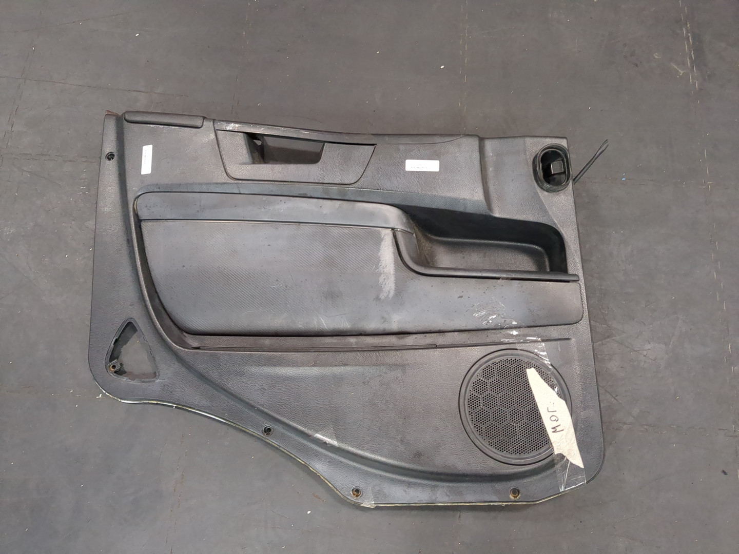 Обшивка двери передней левой