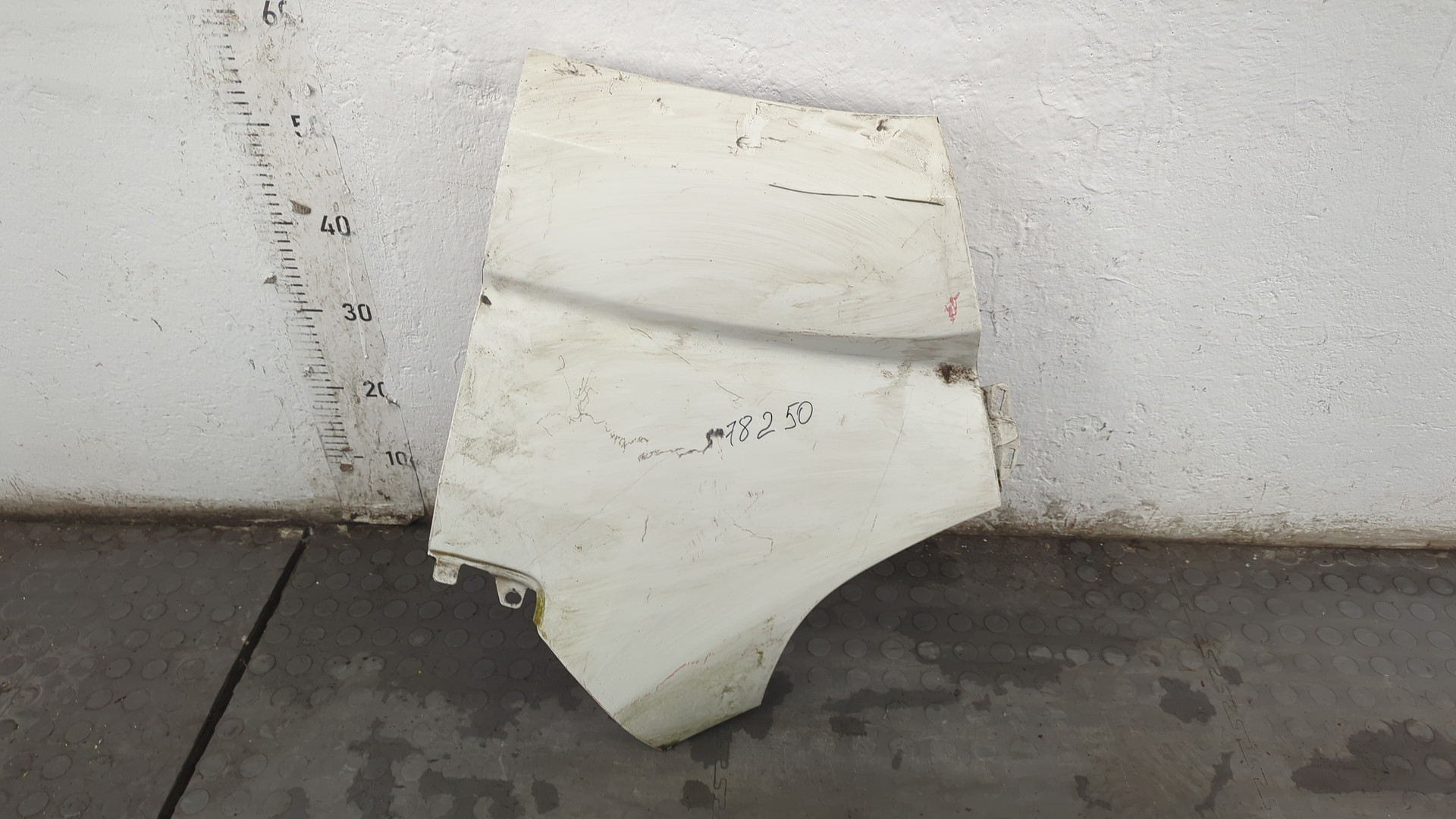 Крыло переднее левое