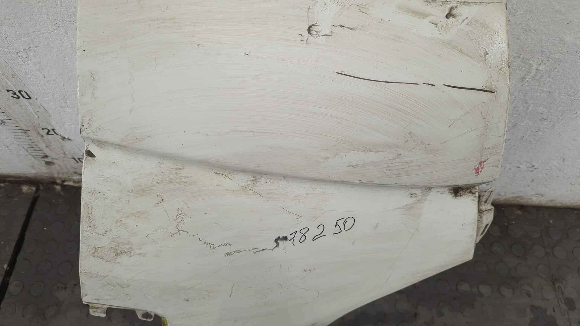 Крыло переднее левое