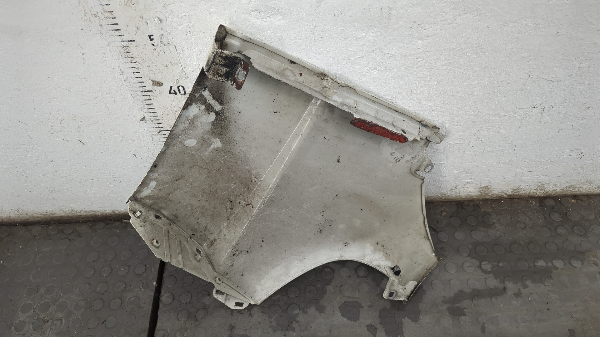 Крыло переднее левое