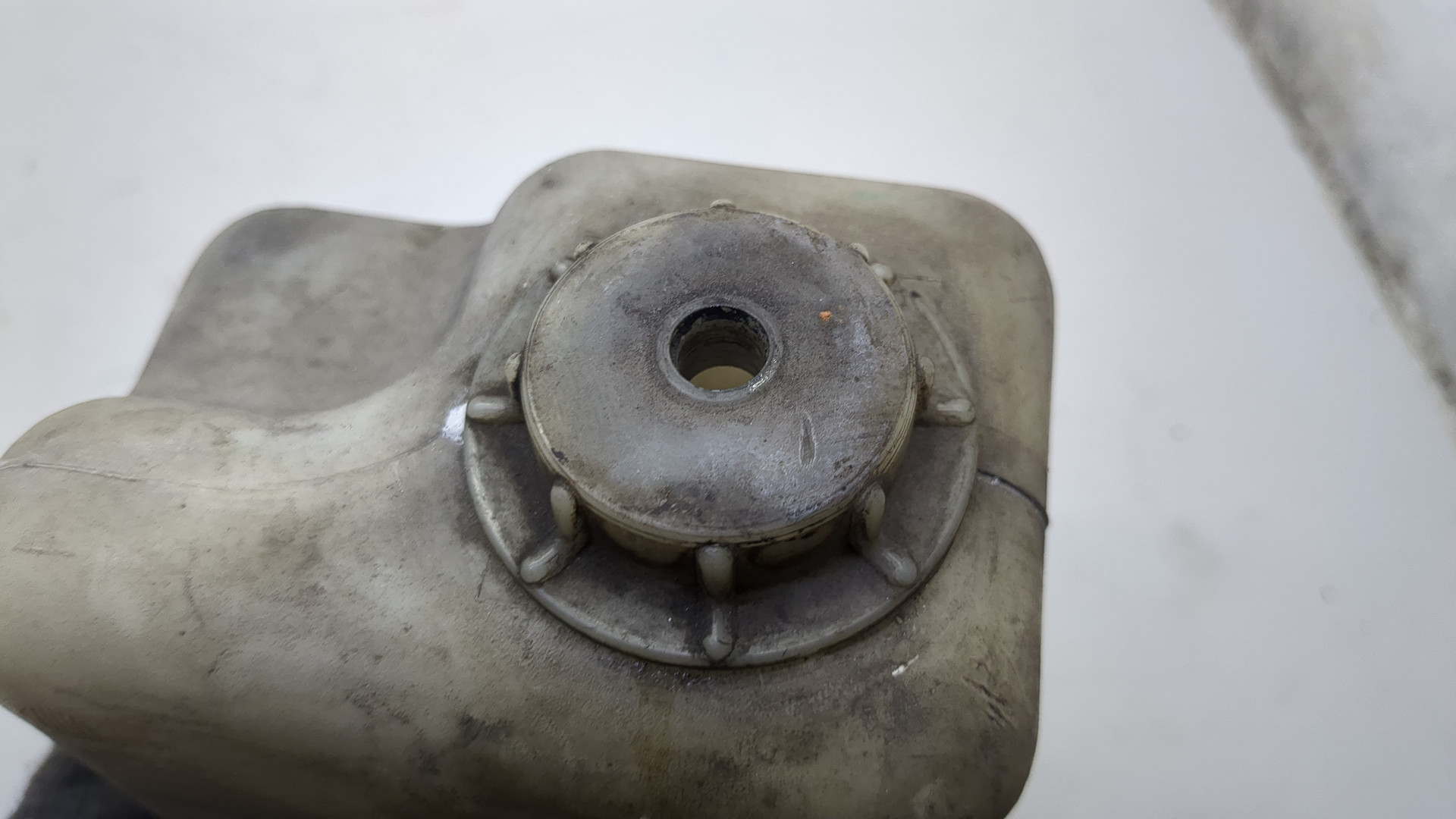 Бачок расширительный