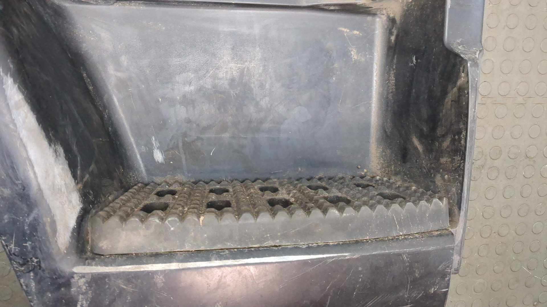 Подножка правая