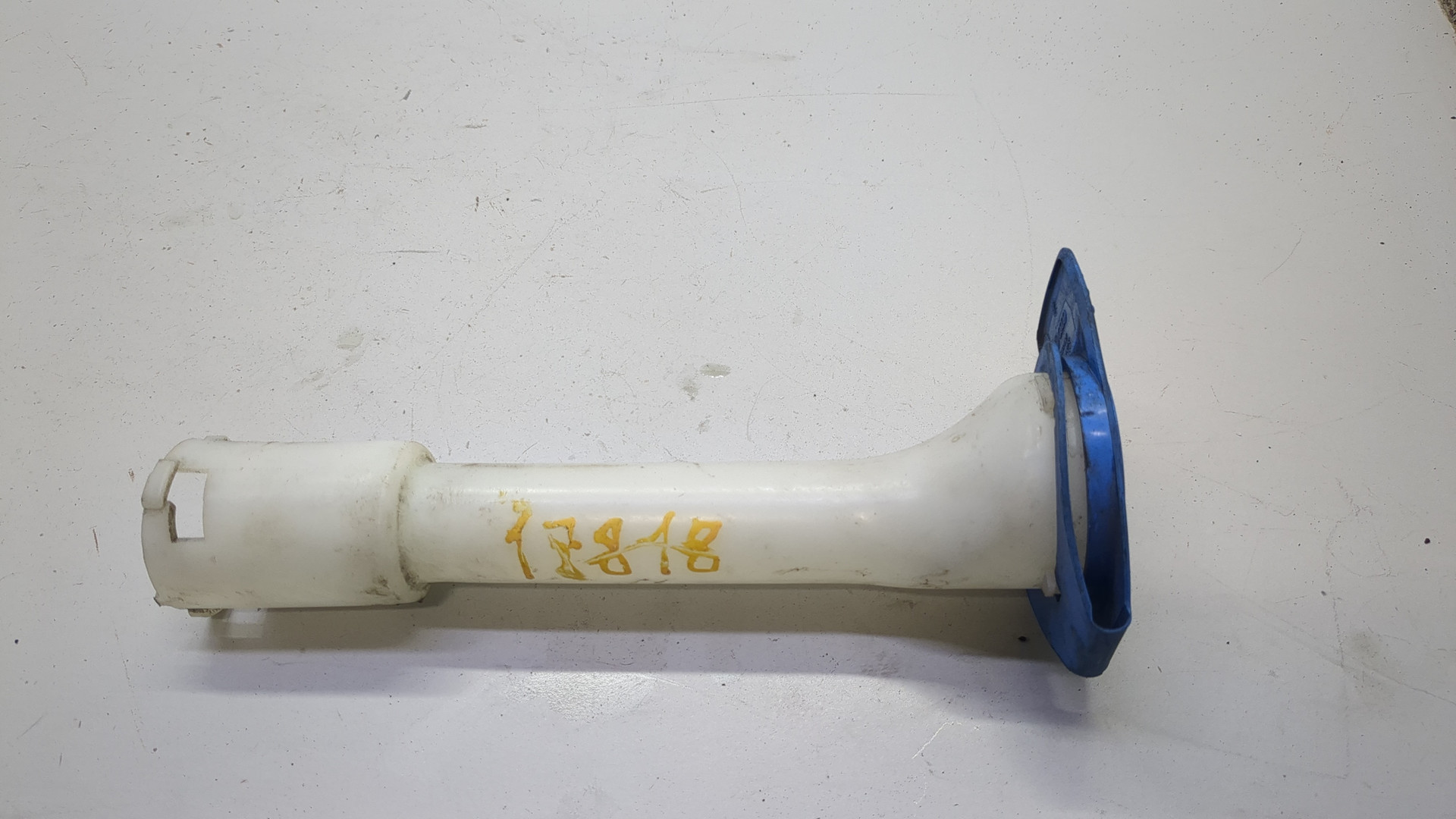 Горловина бачка омывателя