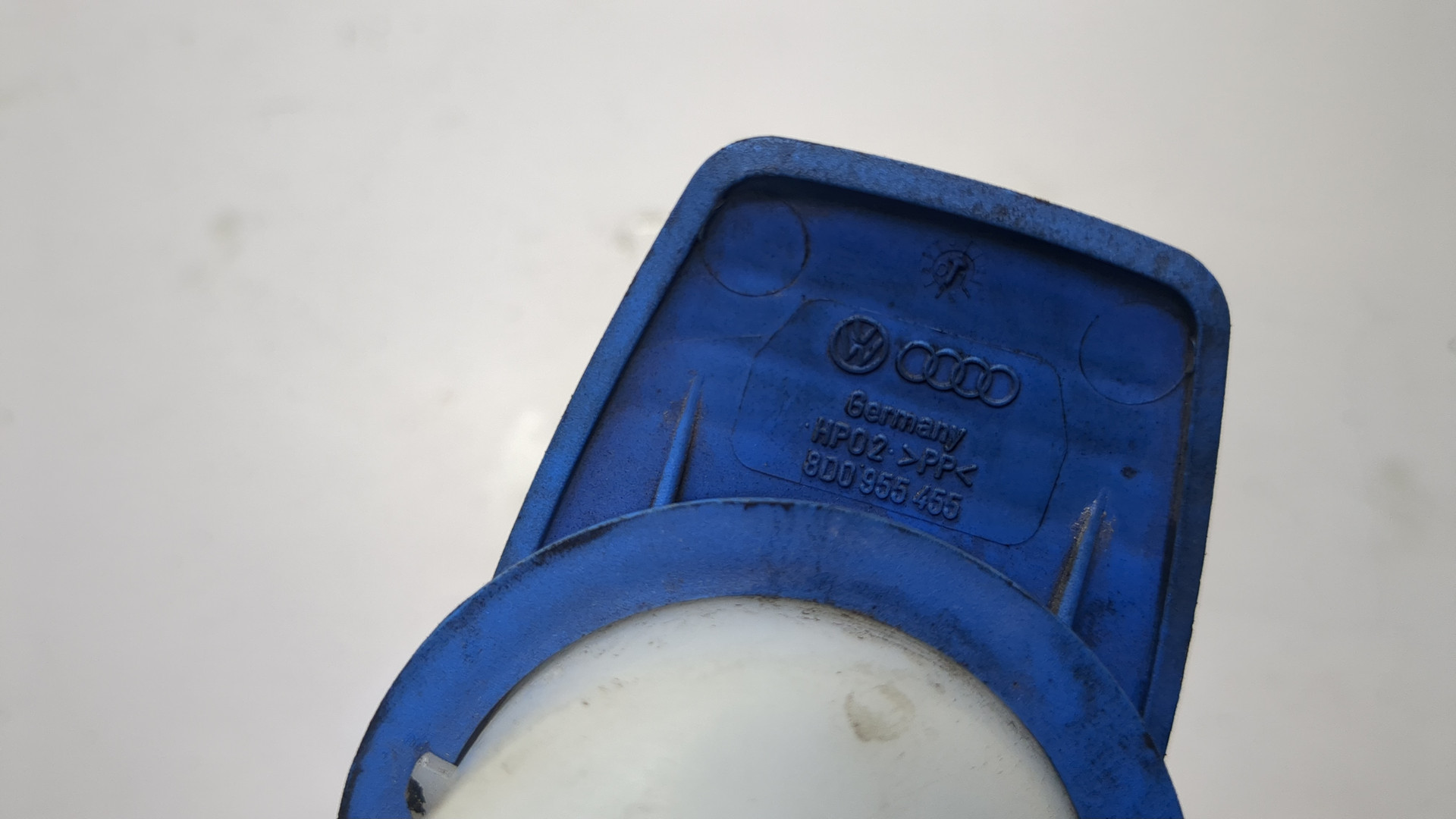 Горловина бачка омывателя