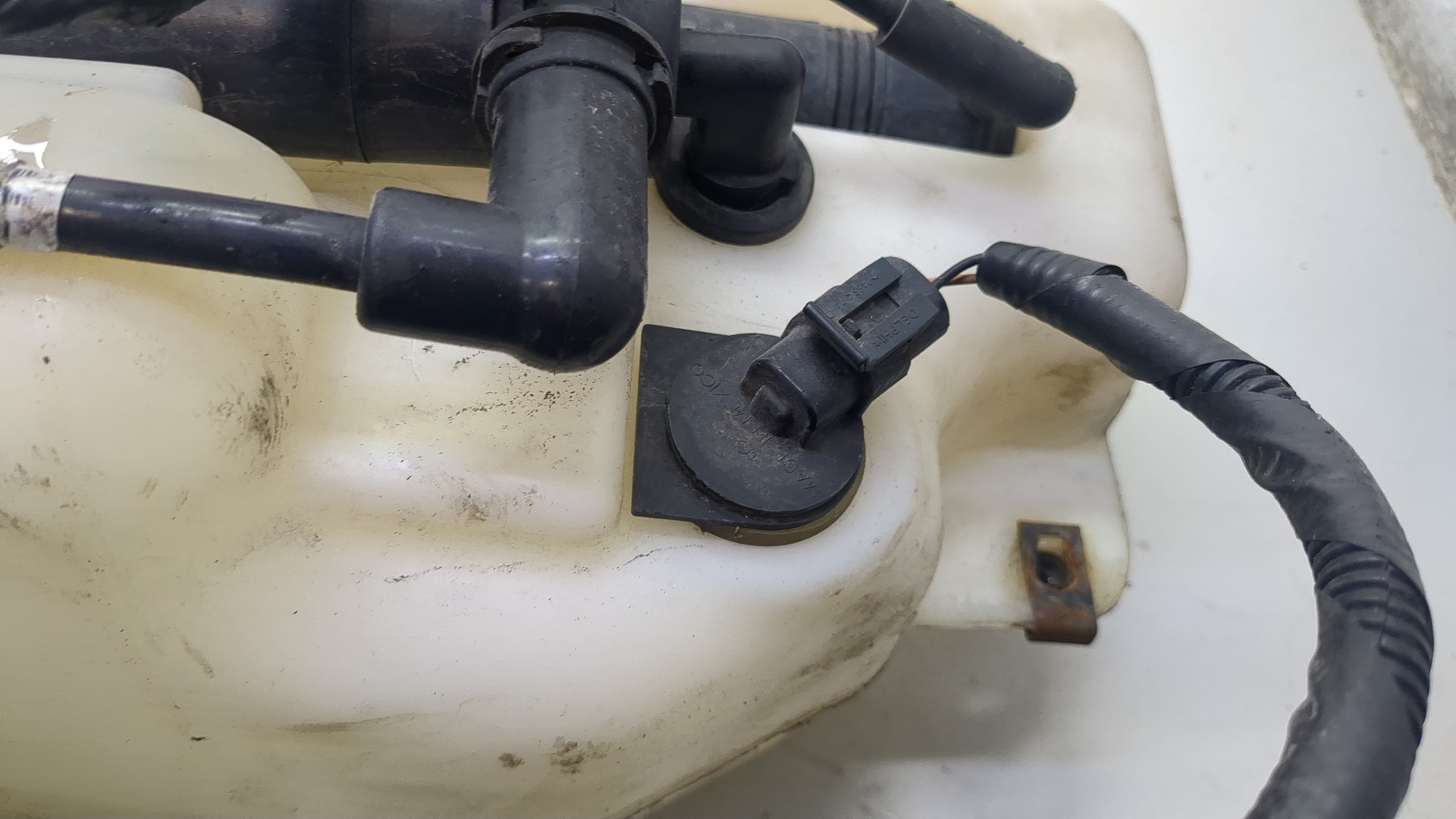 Бачок омывателя лобового стекла