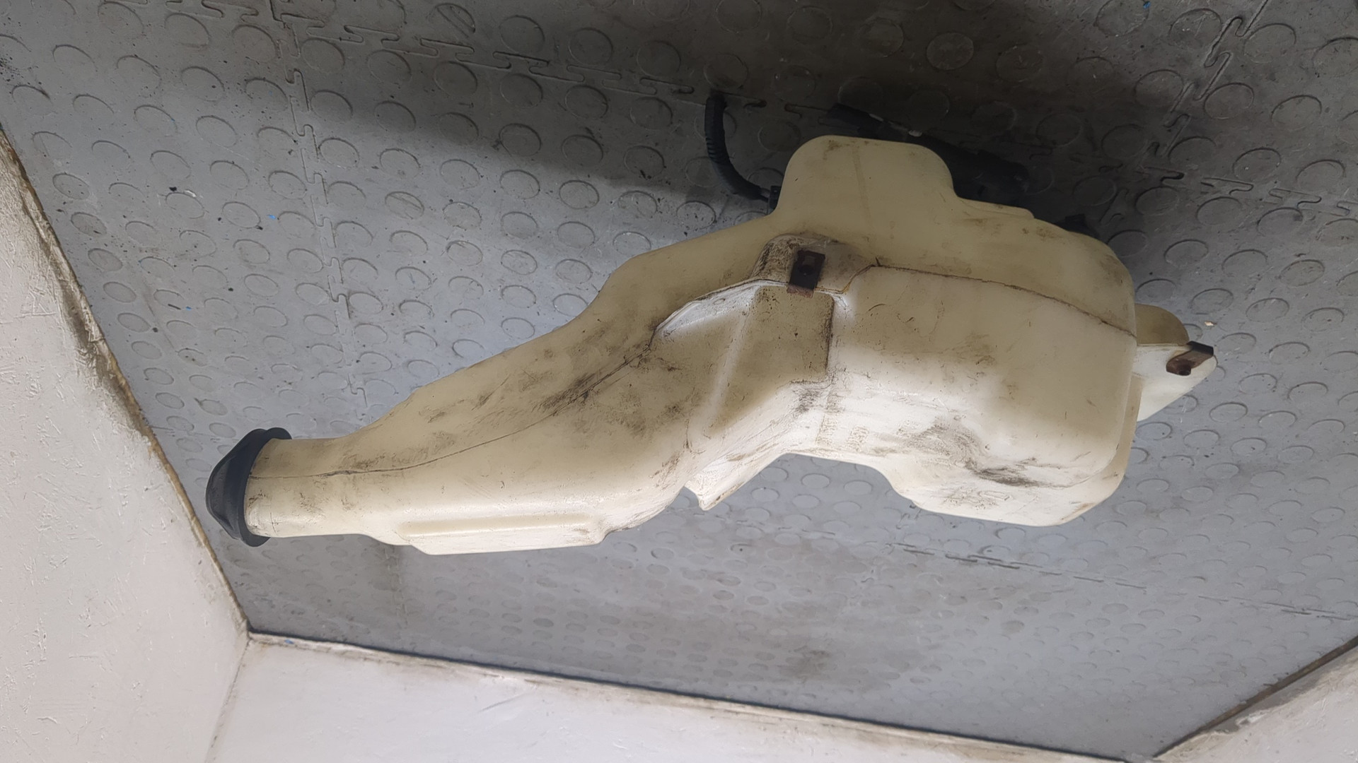 Бачок омывателя лобового стекла