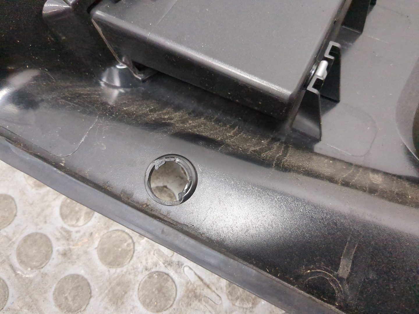 Обшивка двери передней правой