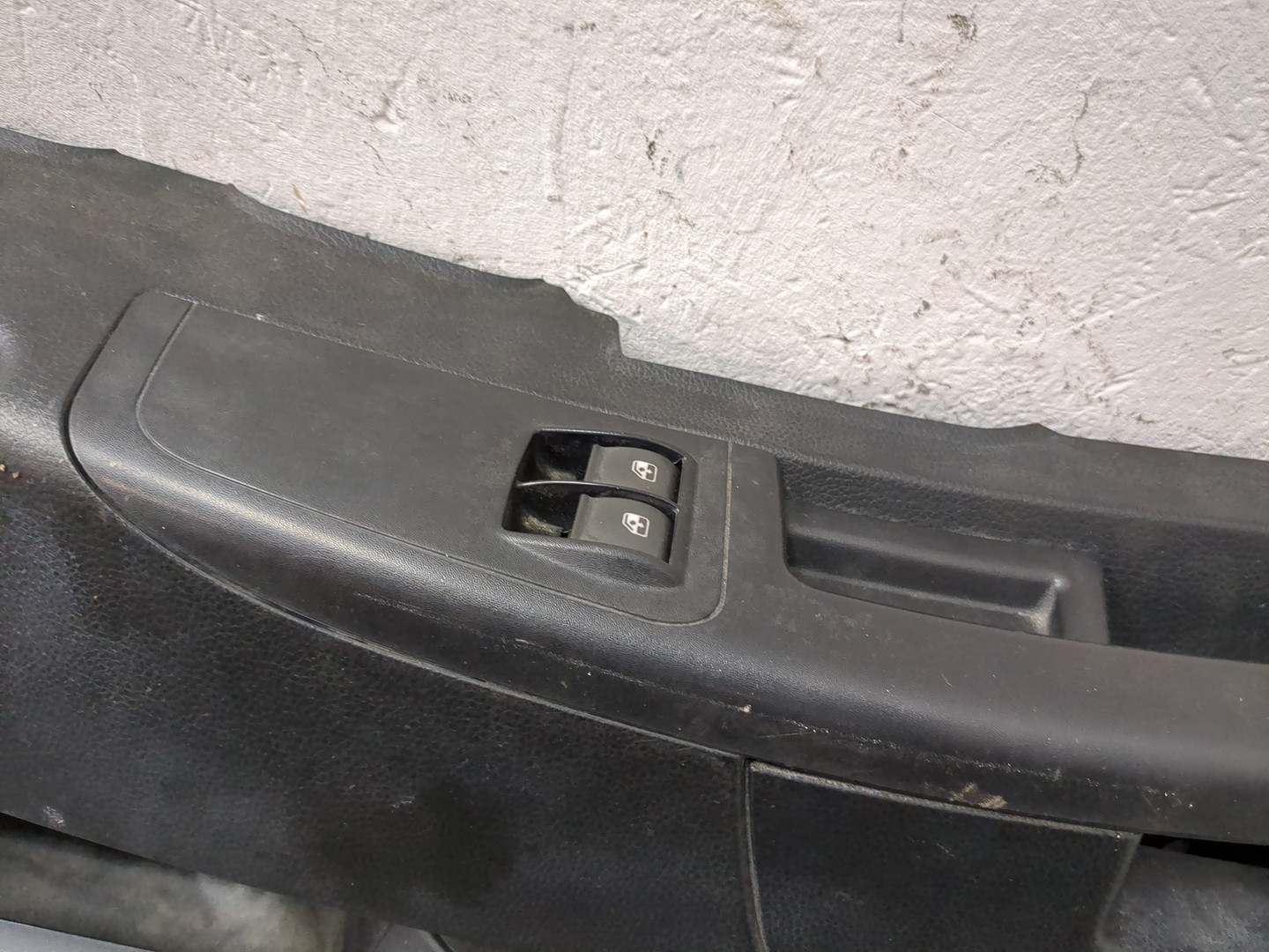 Обшивка двери передней правой