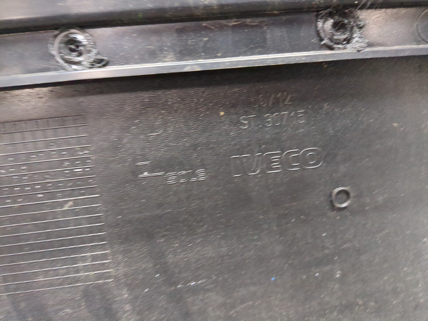 Обшивка двери передней правой