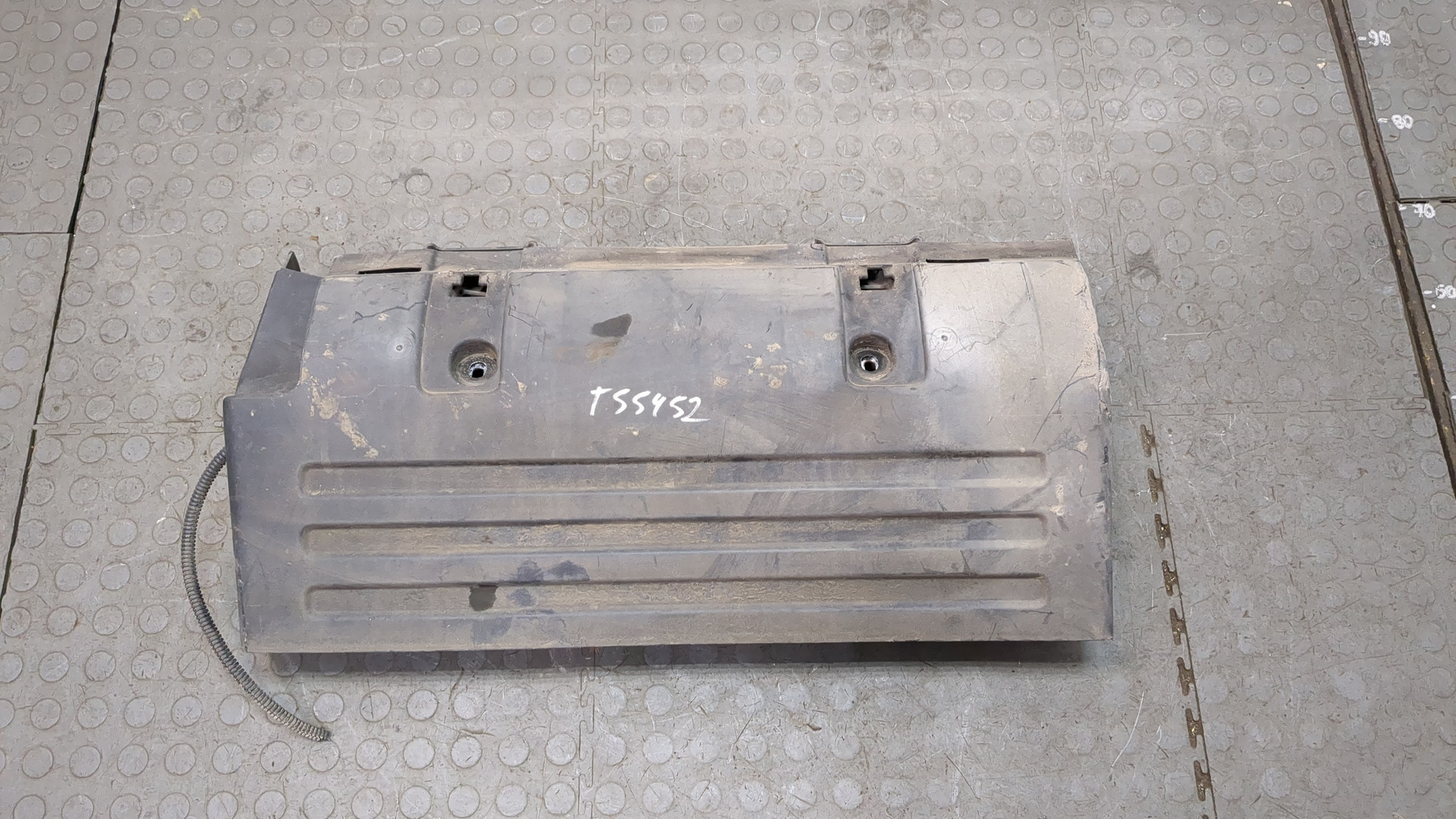 Крыло заднее правое