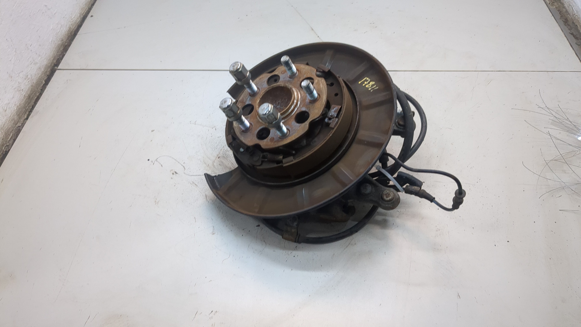 Кулак поворотный задний левый