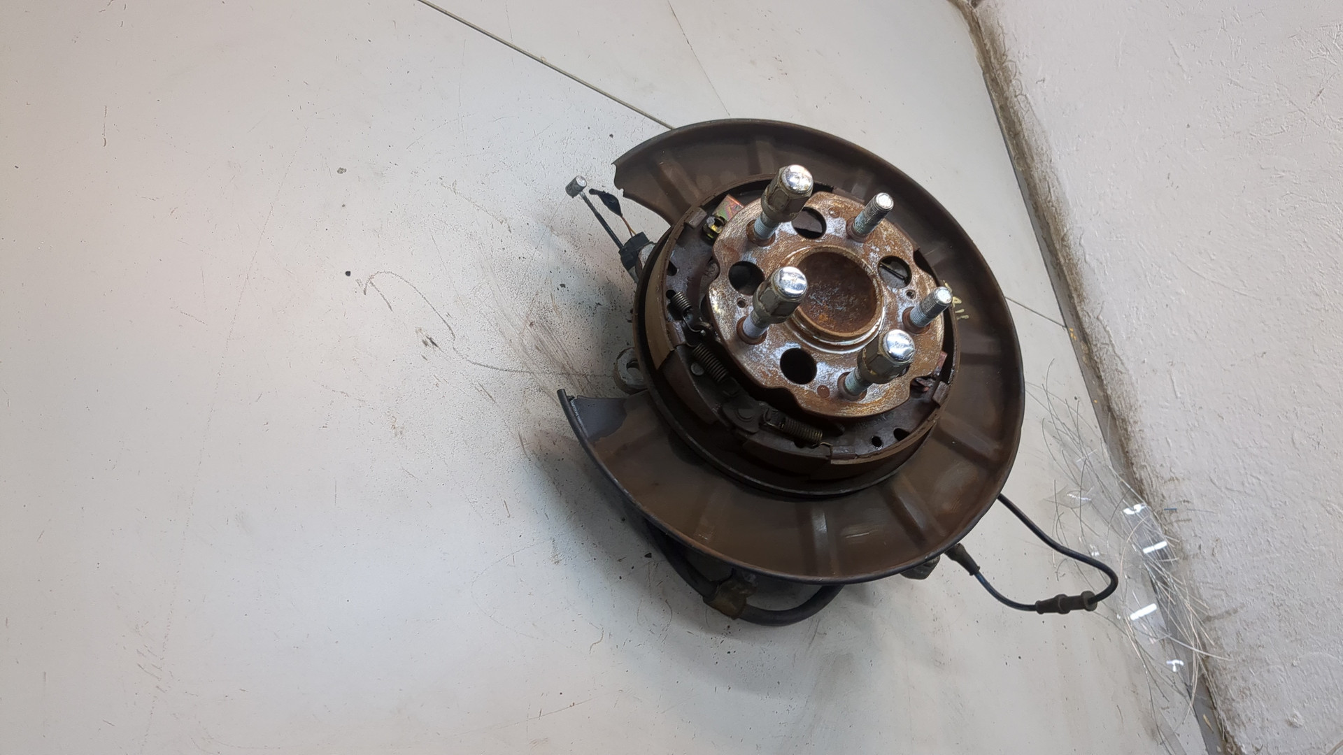 Кулак поворотный задний левый