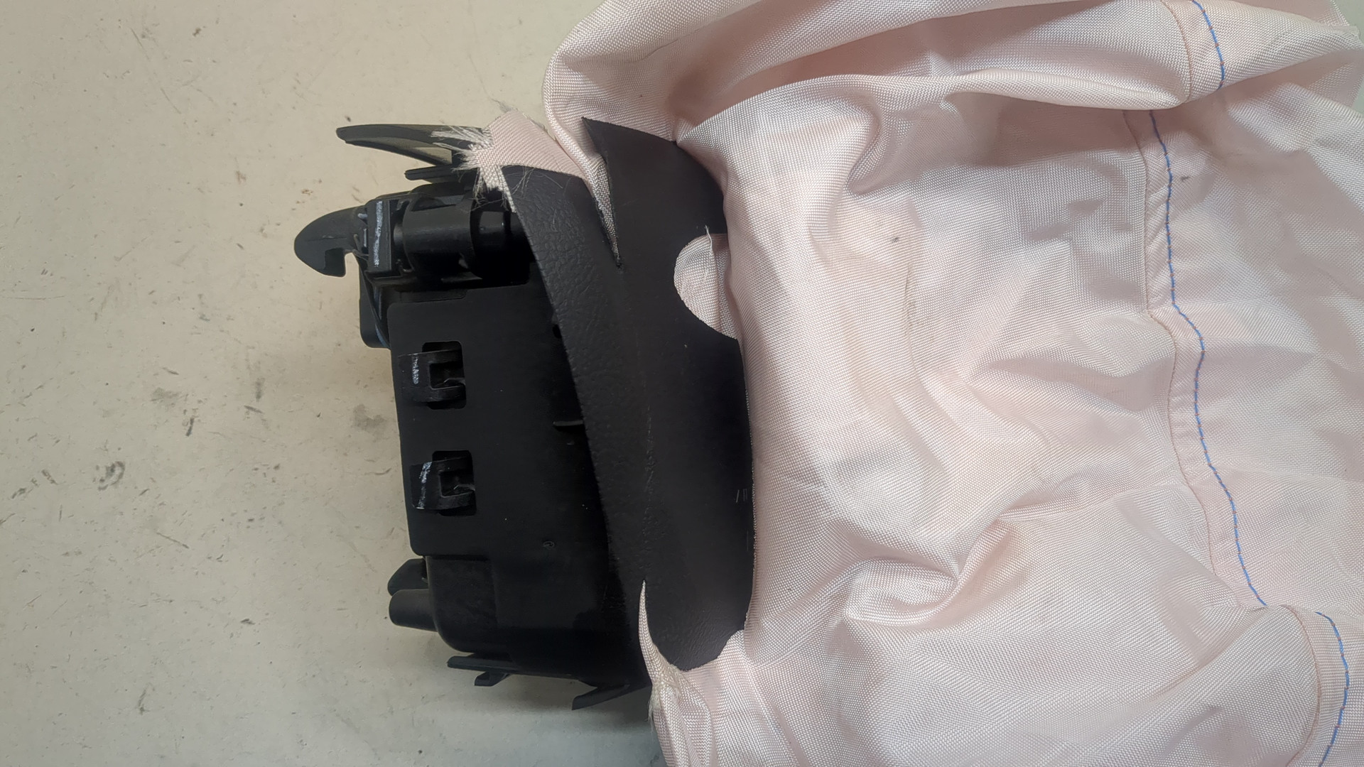 Подушка безопасности в рулевое колесо