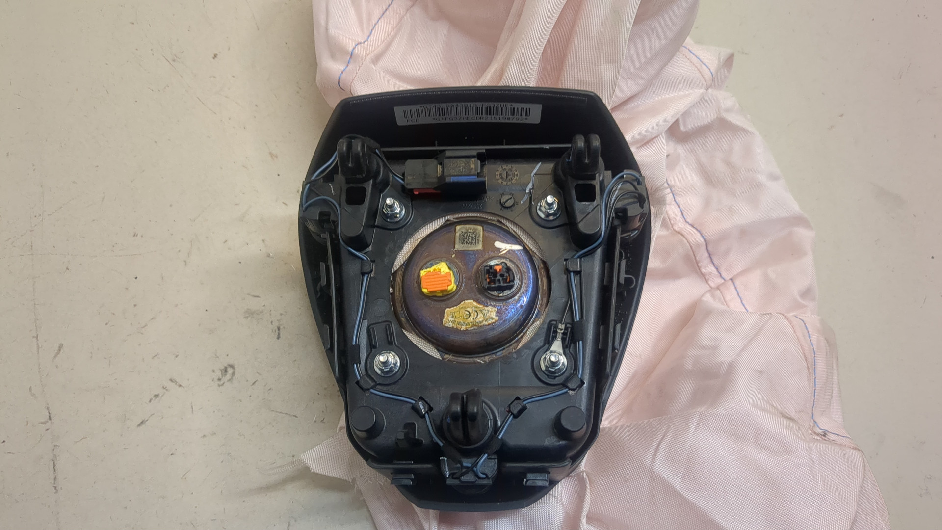 Подушка безопасности в рулевое колесо