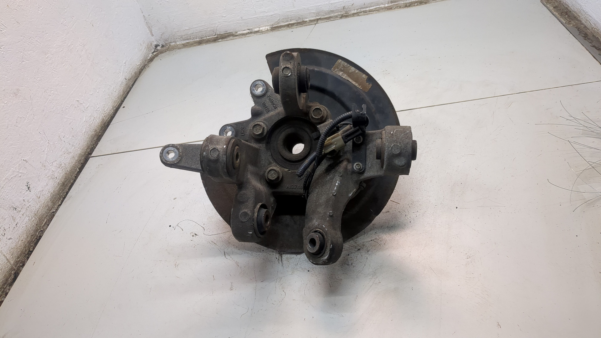 Кулак поворотный задний левый