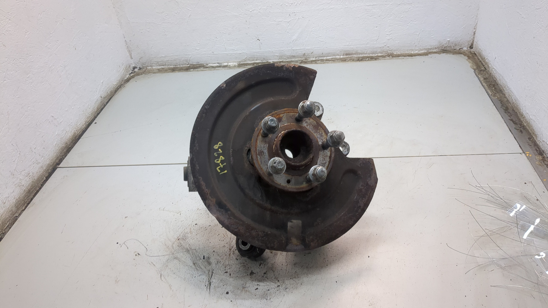 Кулак поворотный задний левый