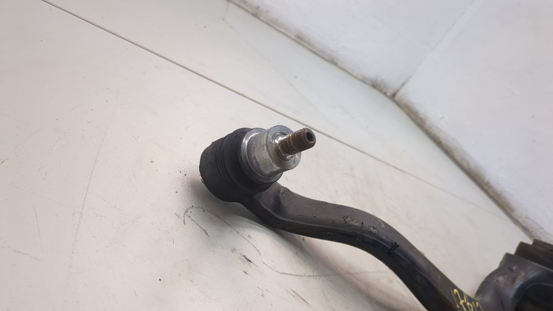 Рычаг передний левый