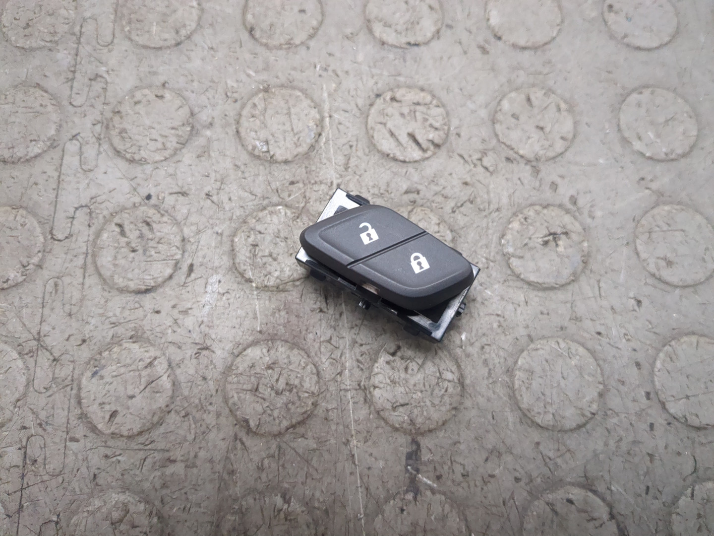 Кнопка стеклоподъемника