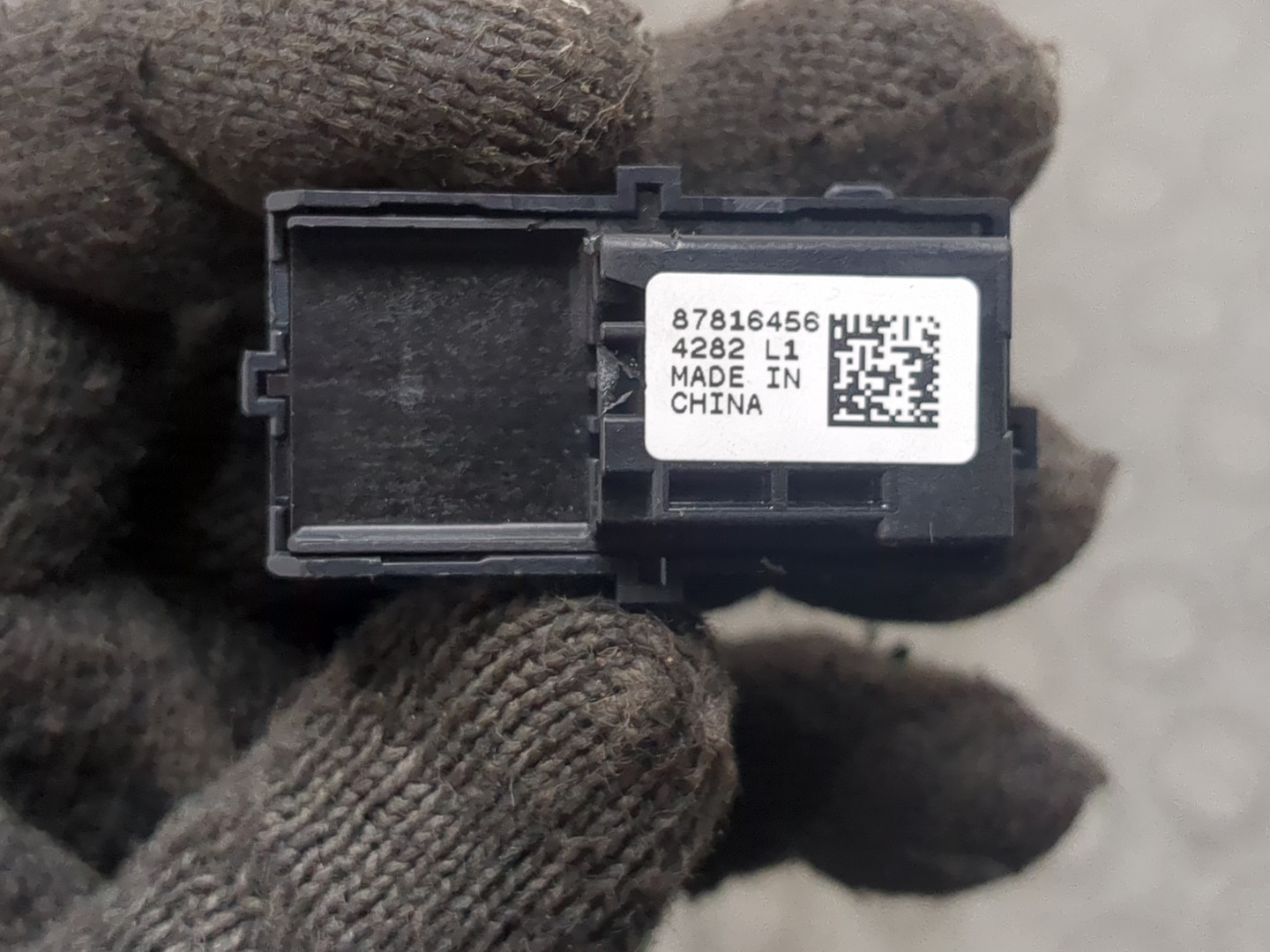 Кнопка стеклоподъемника