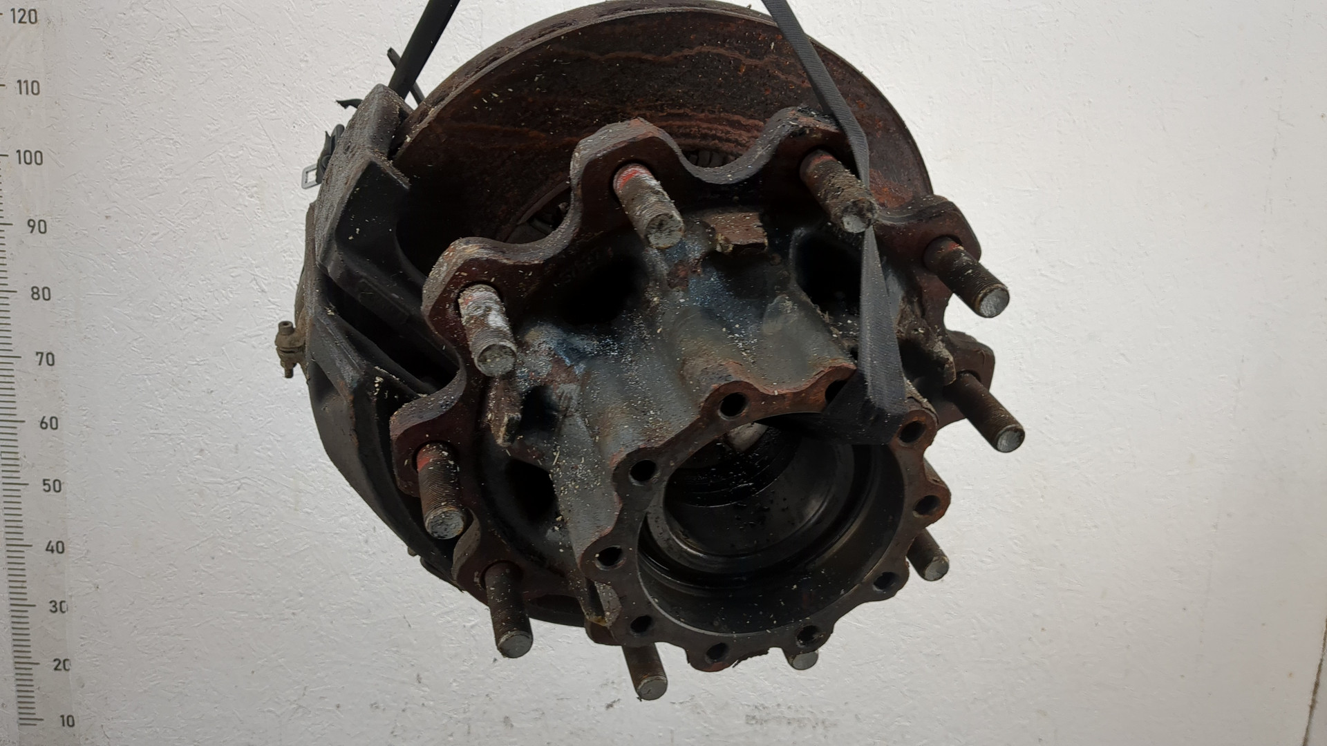 Кулак поворотный задний правый