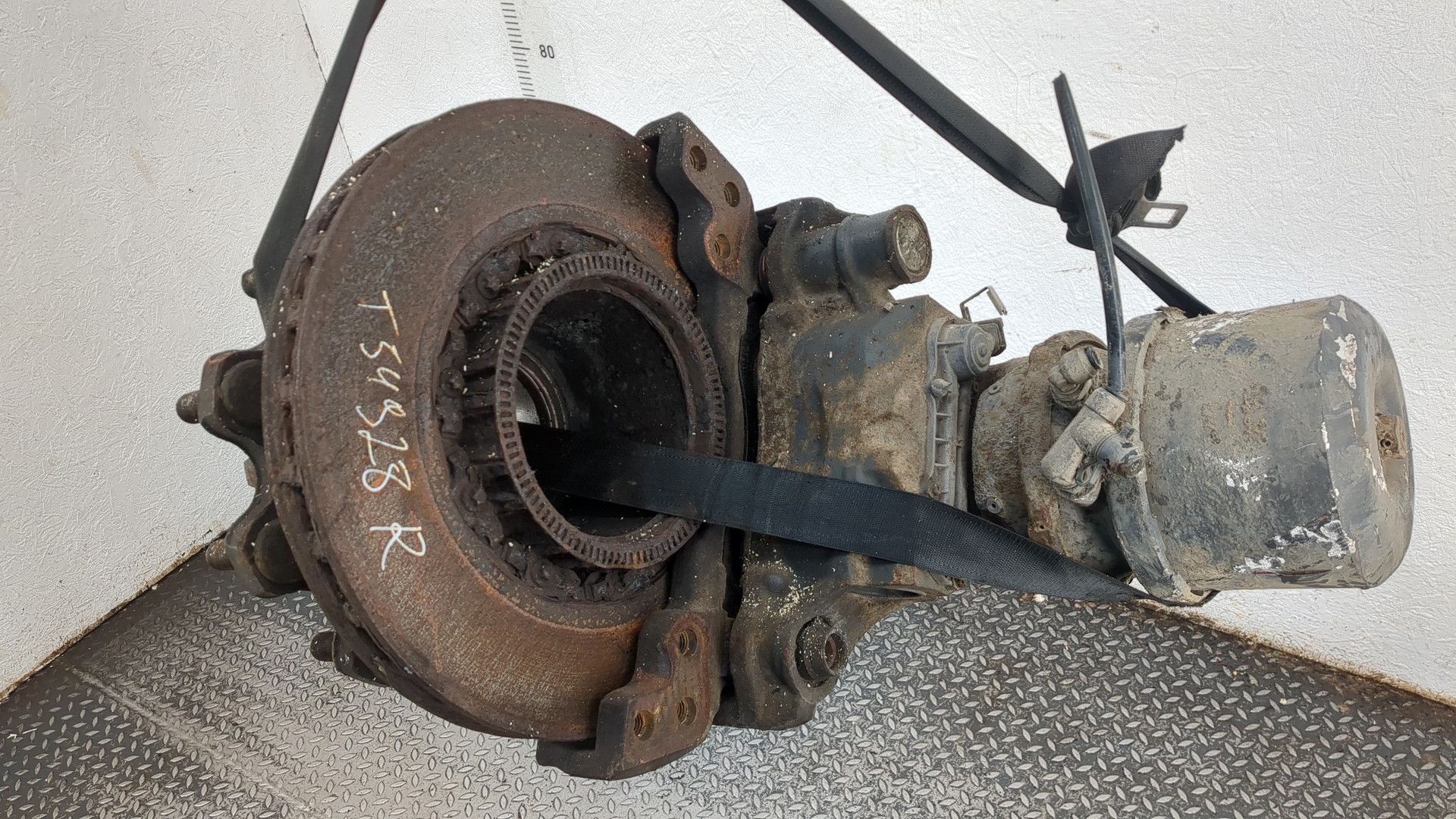 Кулак поворотный задний правый