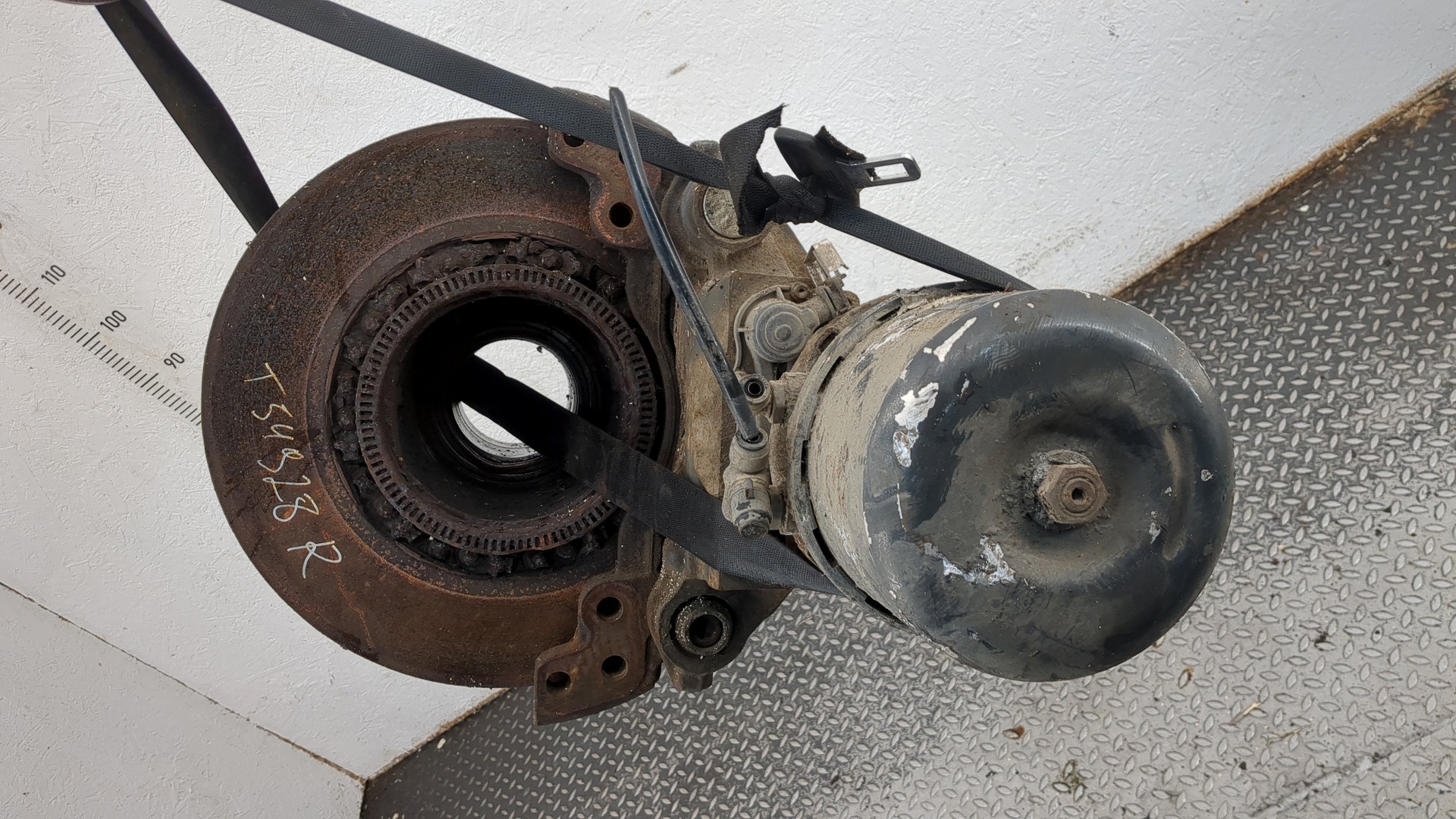 Кулак поворотный задний правый