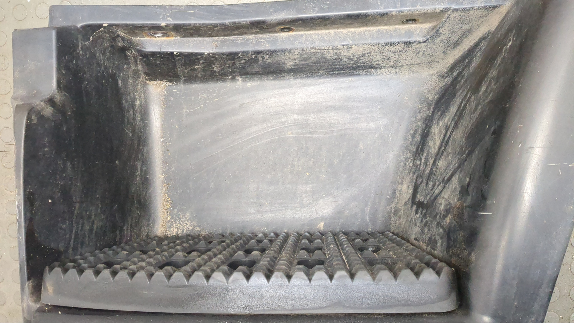 Подножка левая