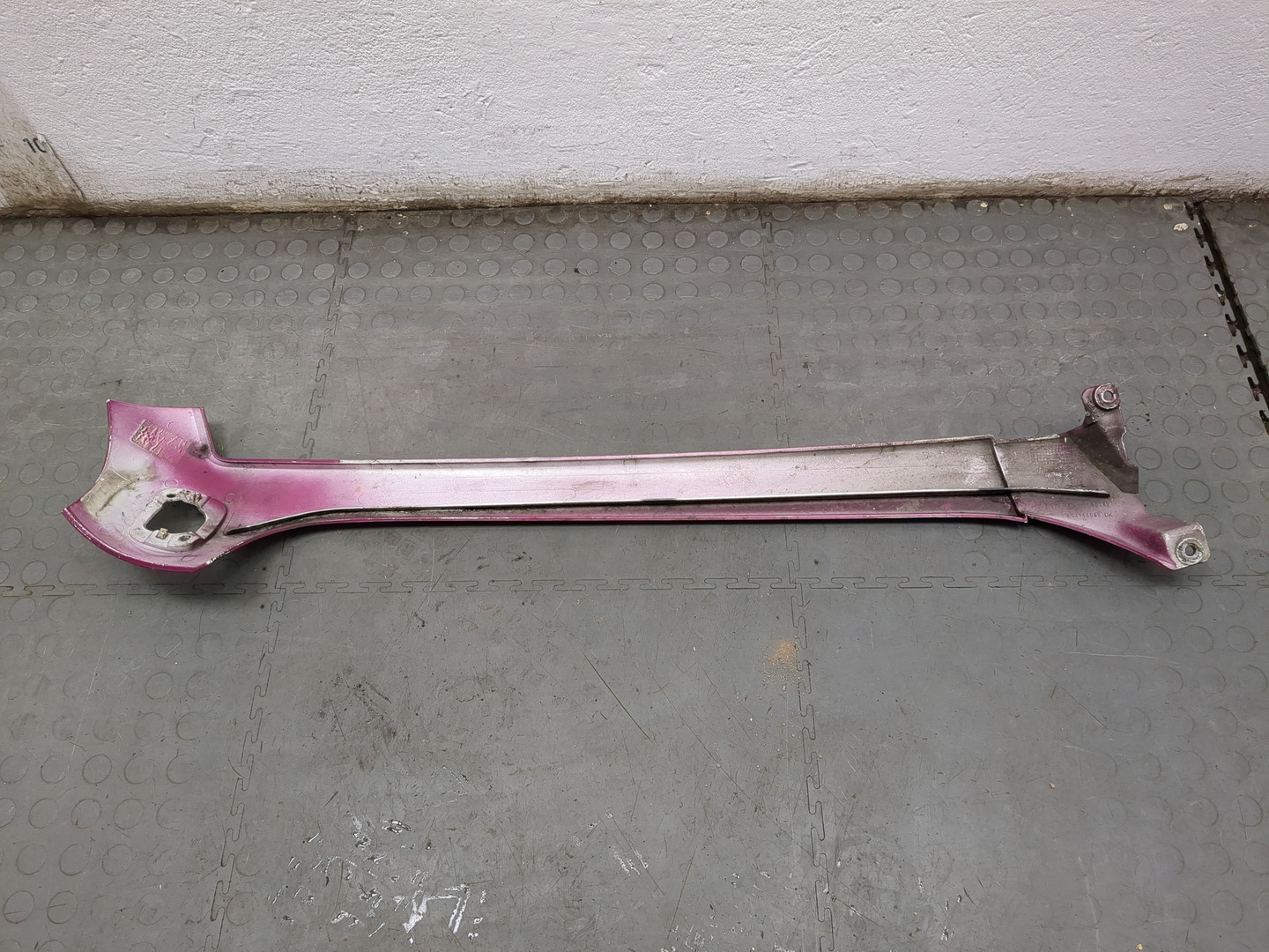 Молдинг лобового стекла