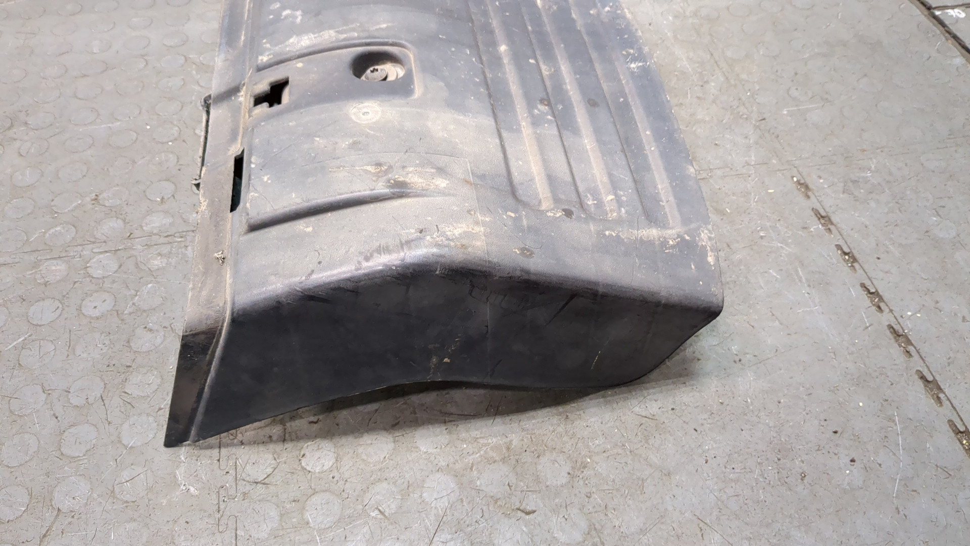 Крыло заднее правое