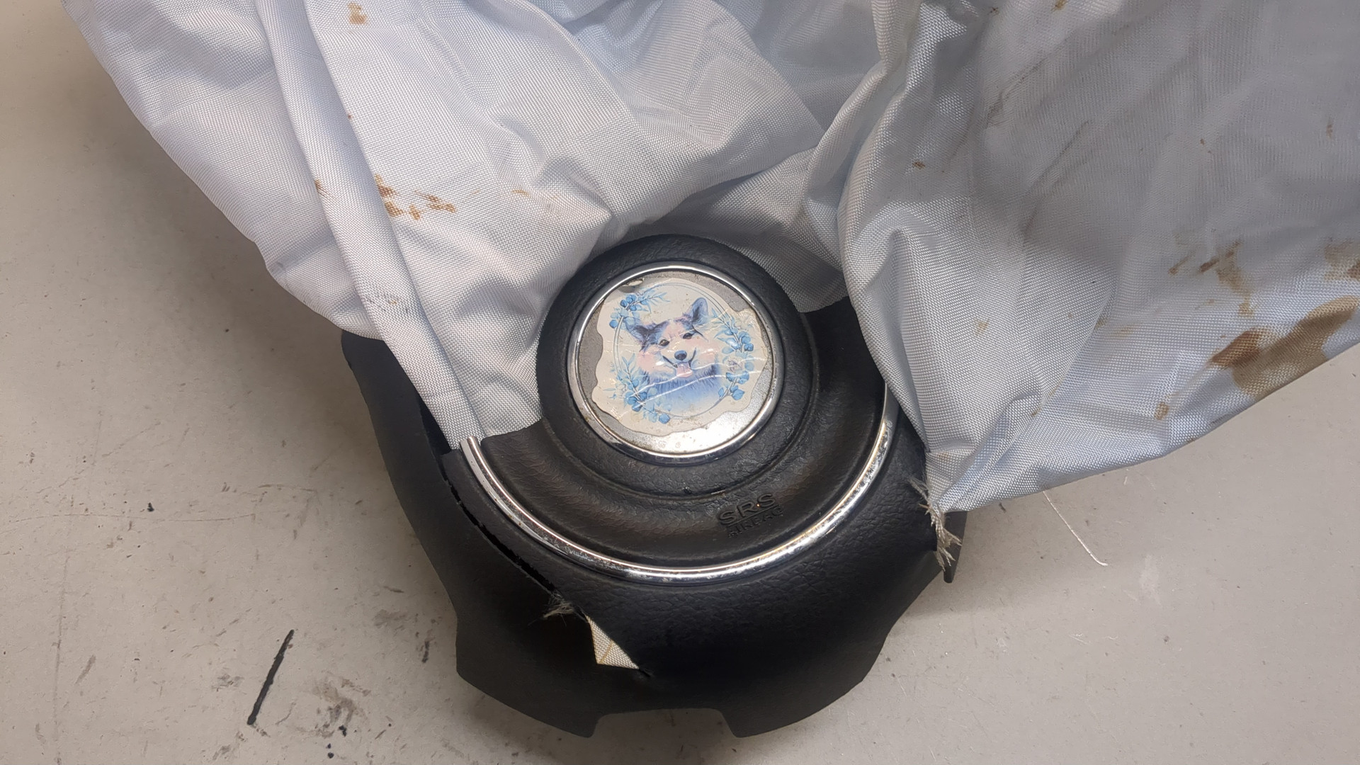 Подушка безопасности в рулевое колесо