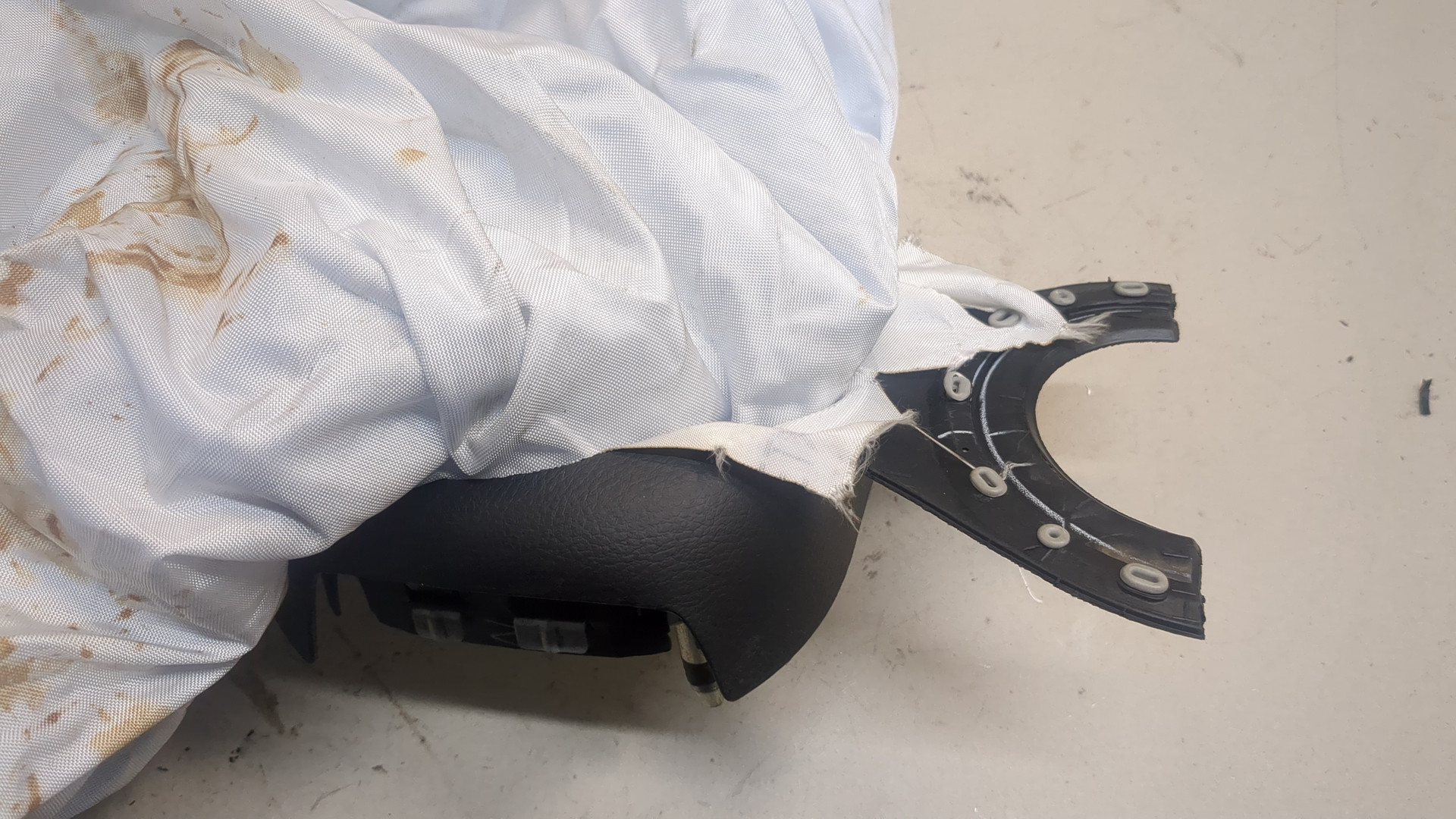 Подушка безопасности в рулевое колесо