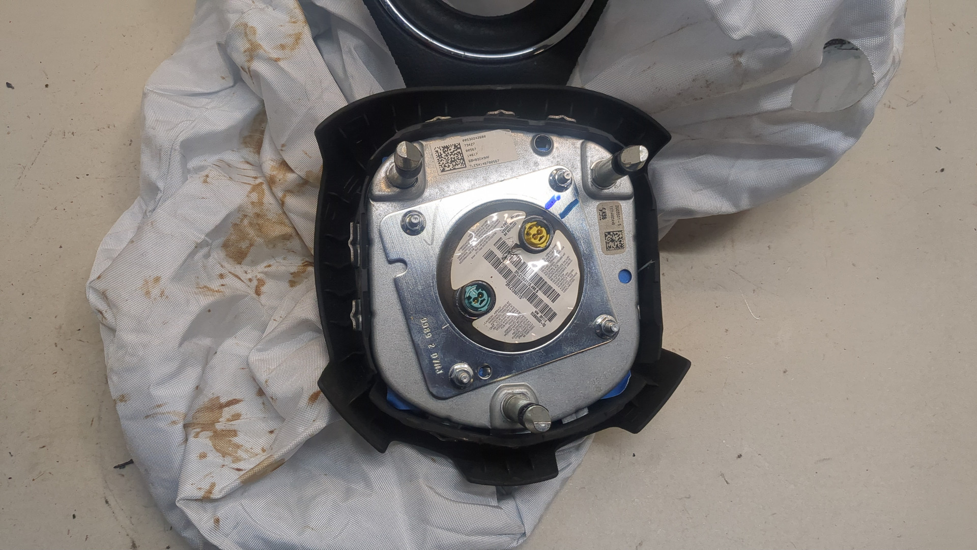 Подушка безопасности в рулевое колесо