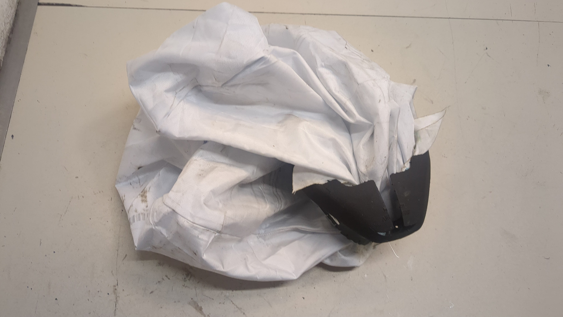 Подушка безопасности в рулевое колесо