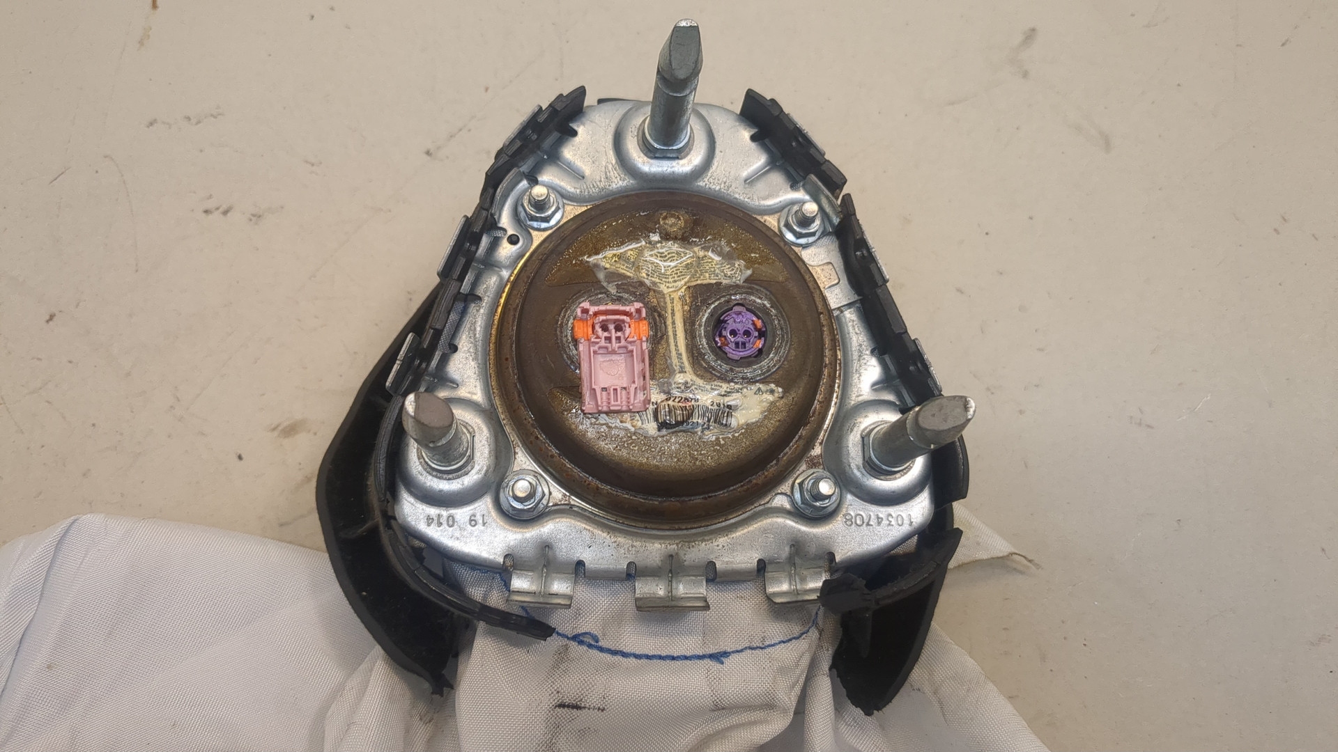 Подушка безопасности в рулевое колесо