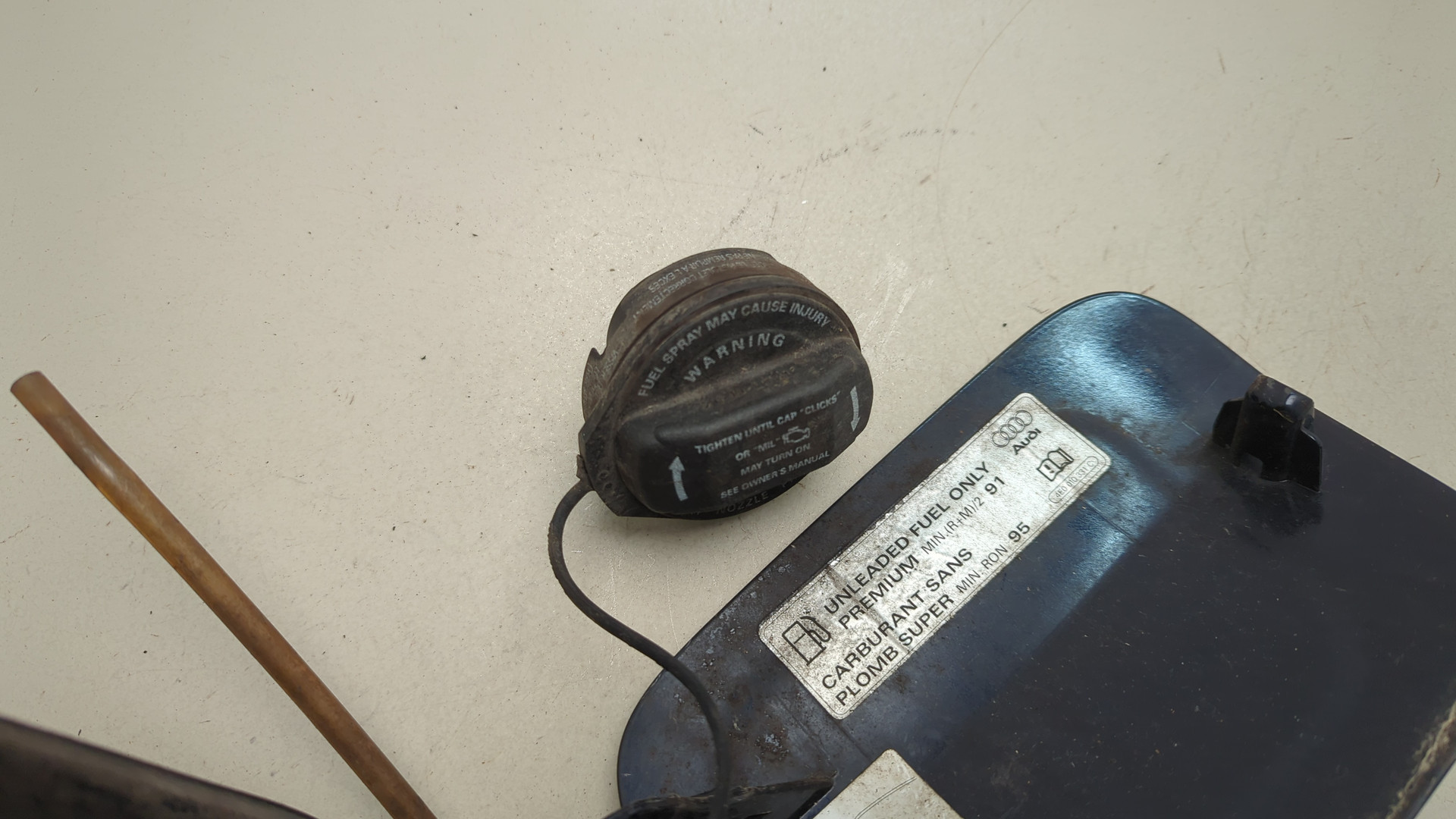 Лючок бензобака