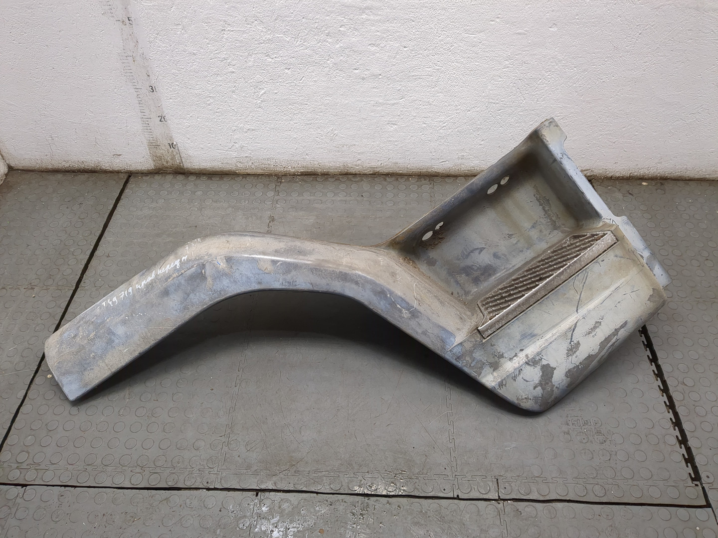 Подножка правая