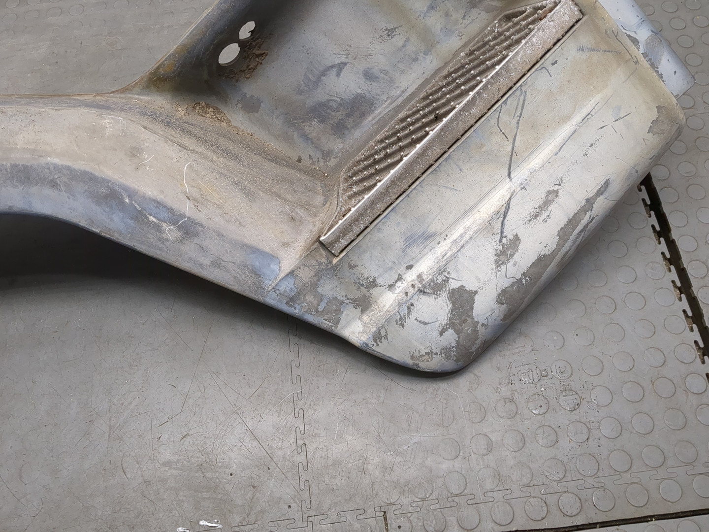 Подножка правая