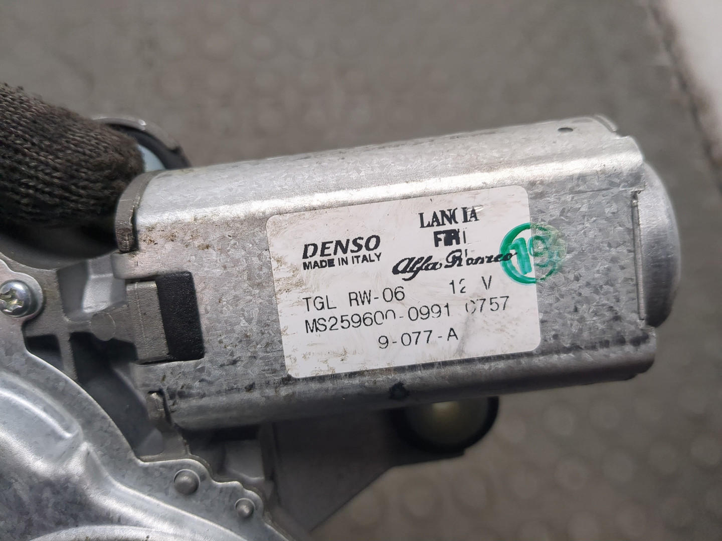 Моторчик стеклоочистителя задний