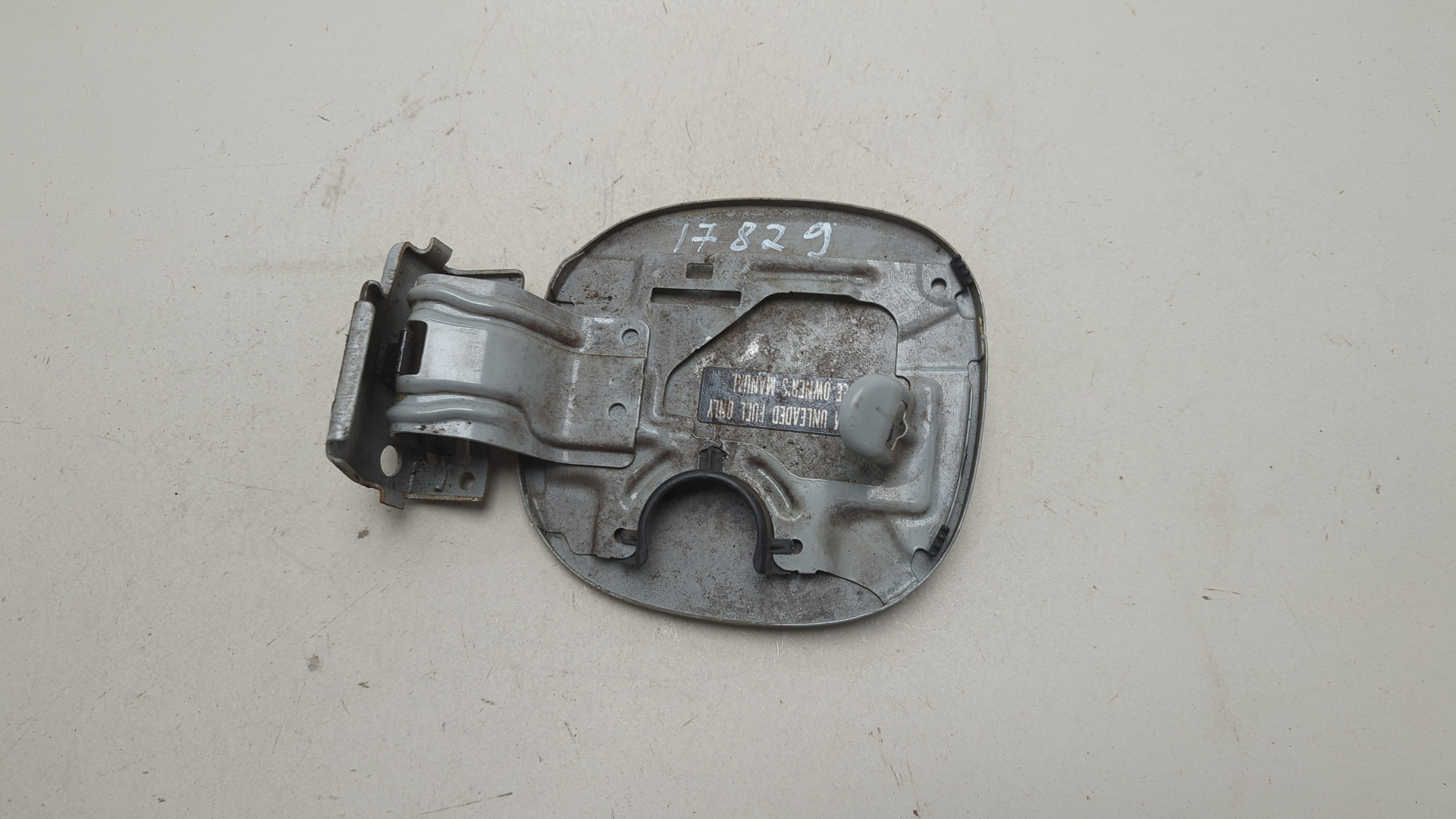 Лючок бензобака