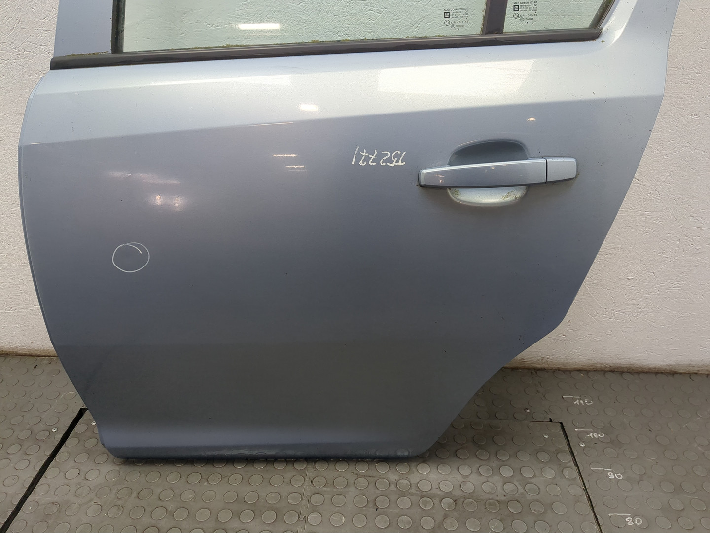 Дверь задняя левая