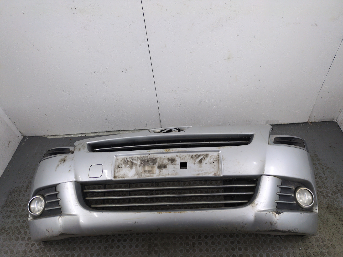 Бампер передний