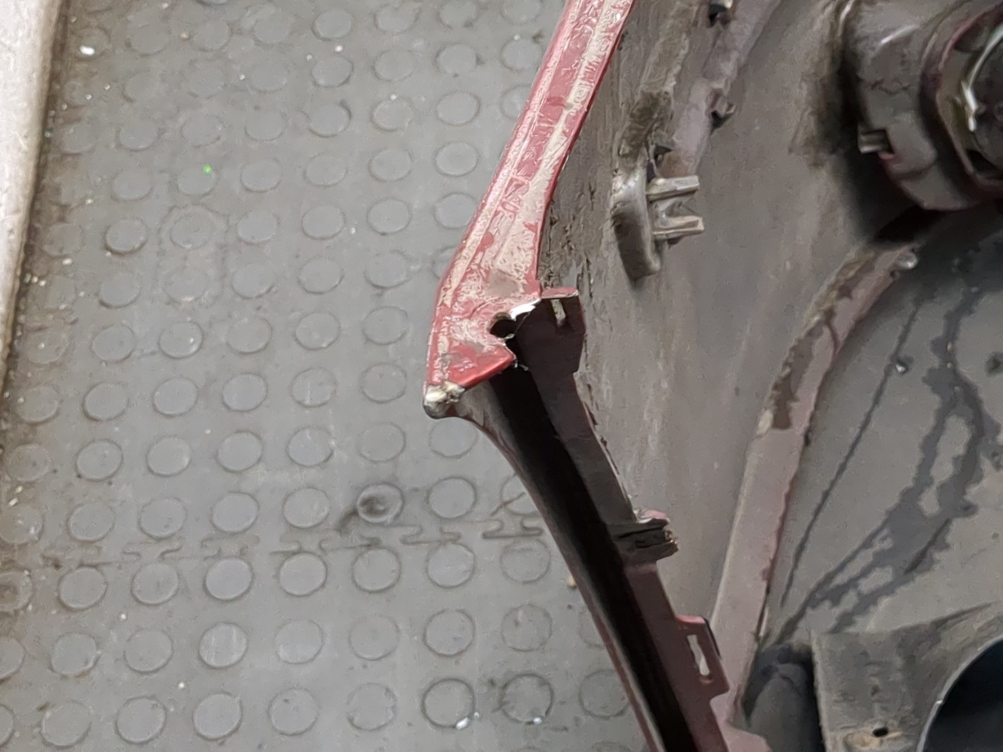 Бампер передний