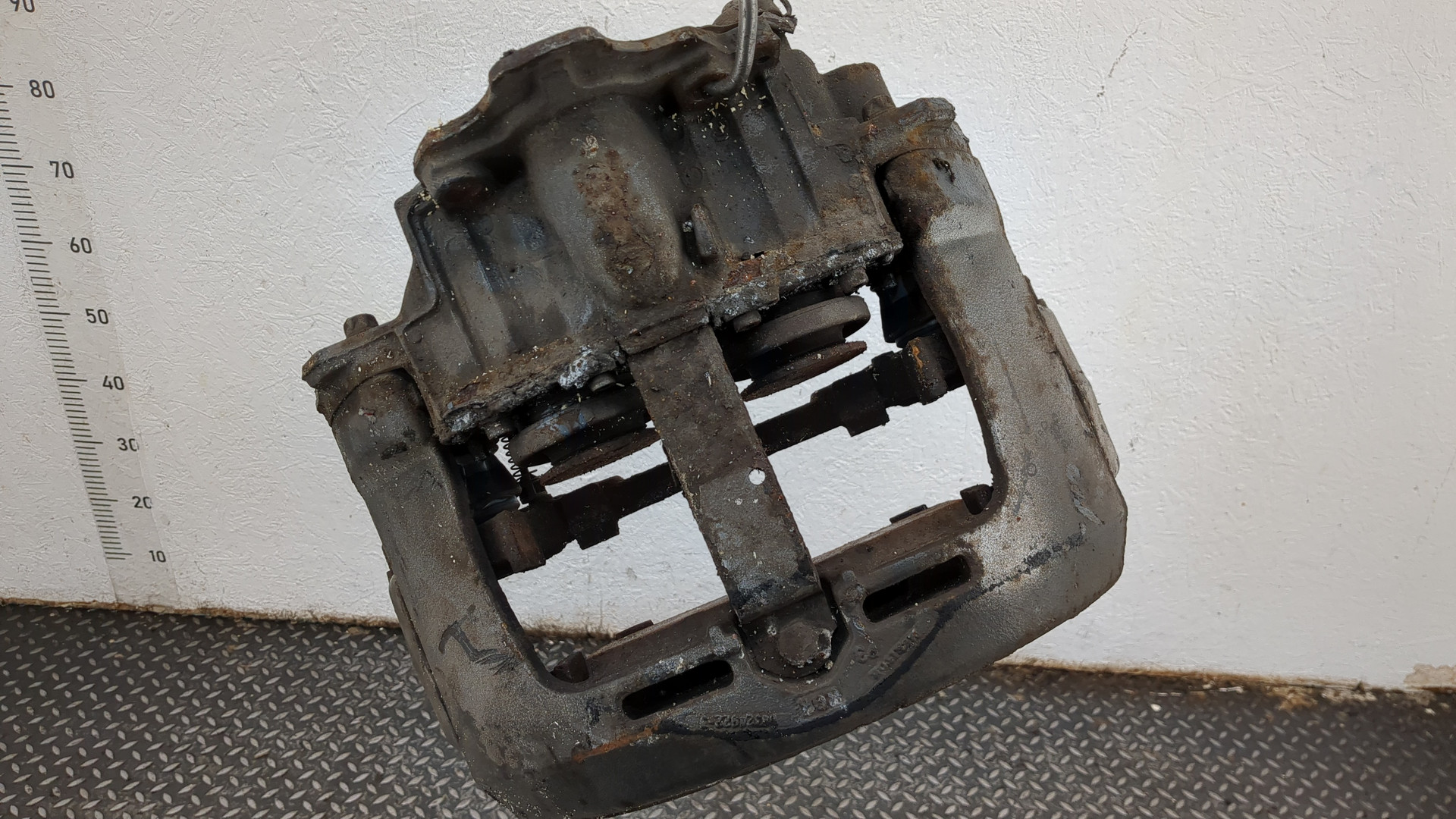 Суппорт задний левый