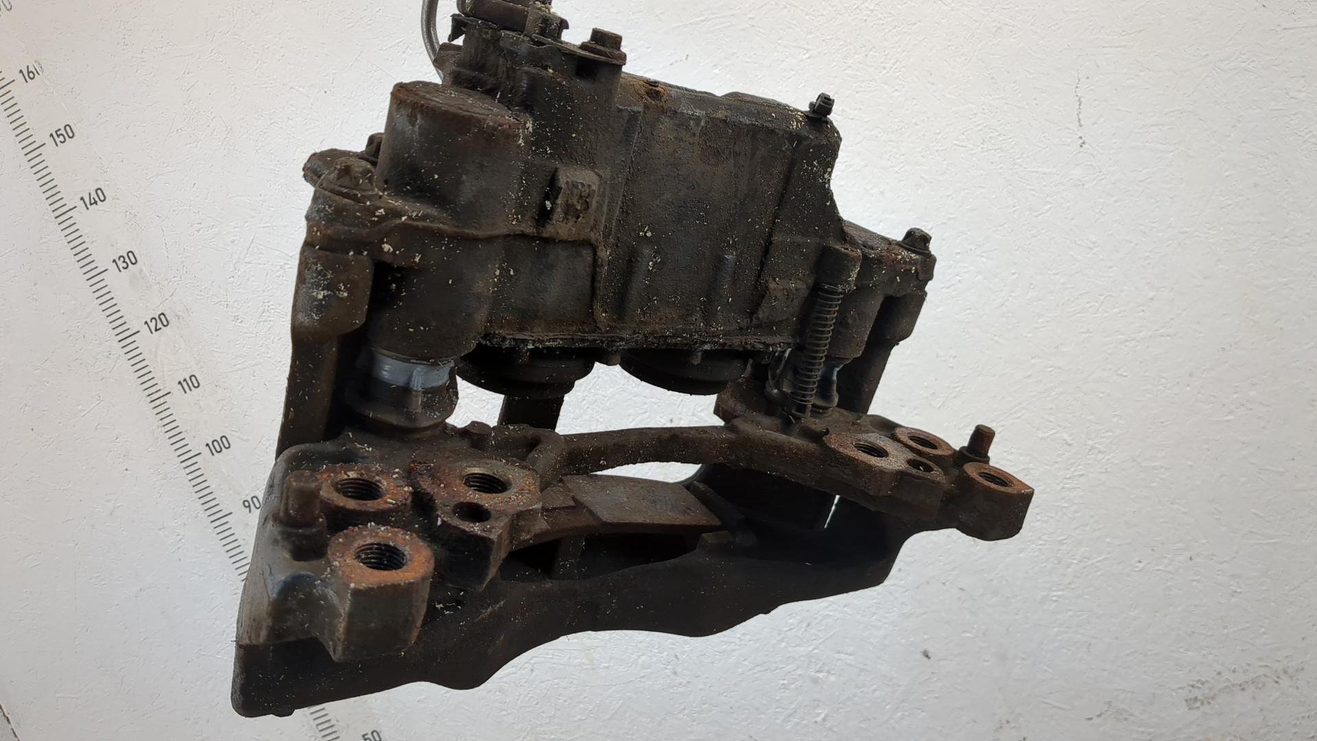 Суппорт задний левый