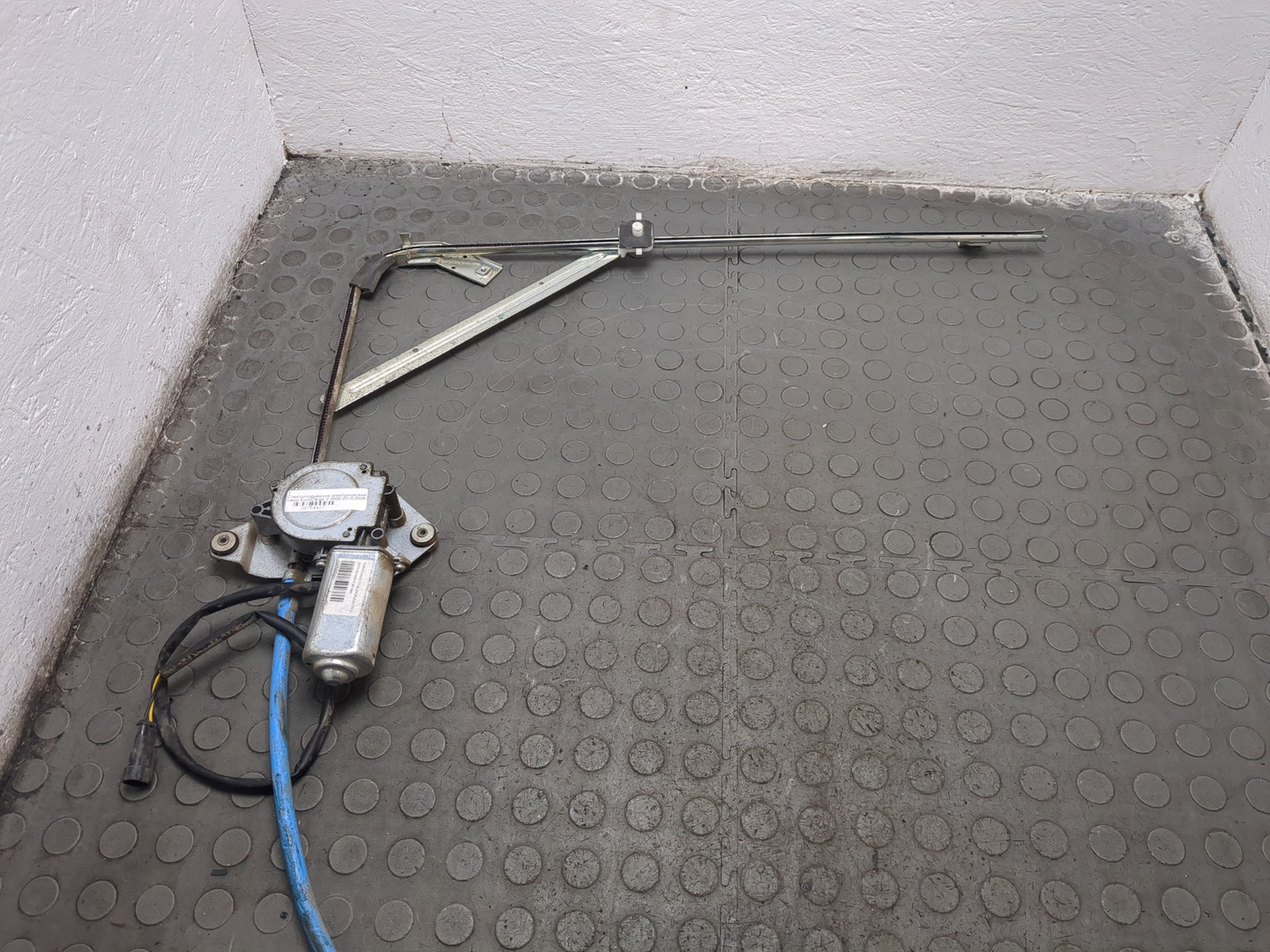 Стеклоподъемник электр. передний правый