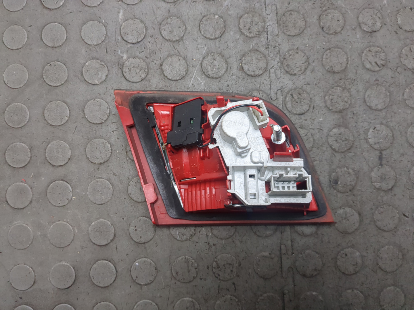 Фонарь задний внутренний правый