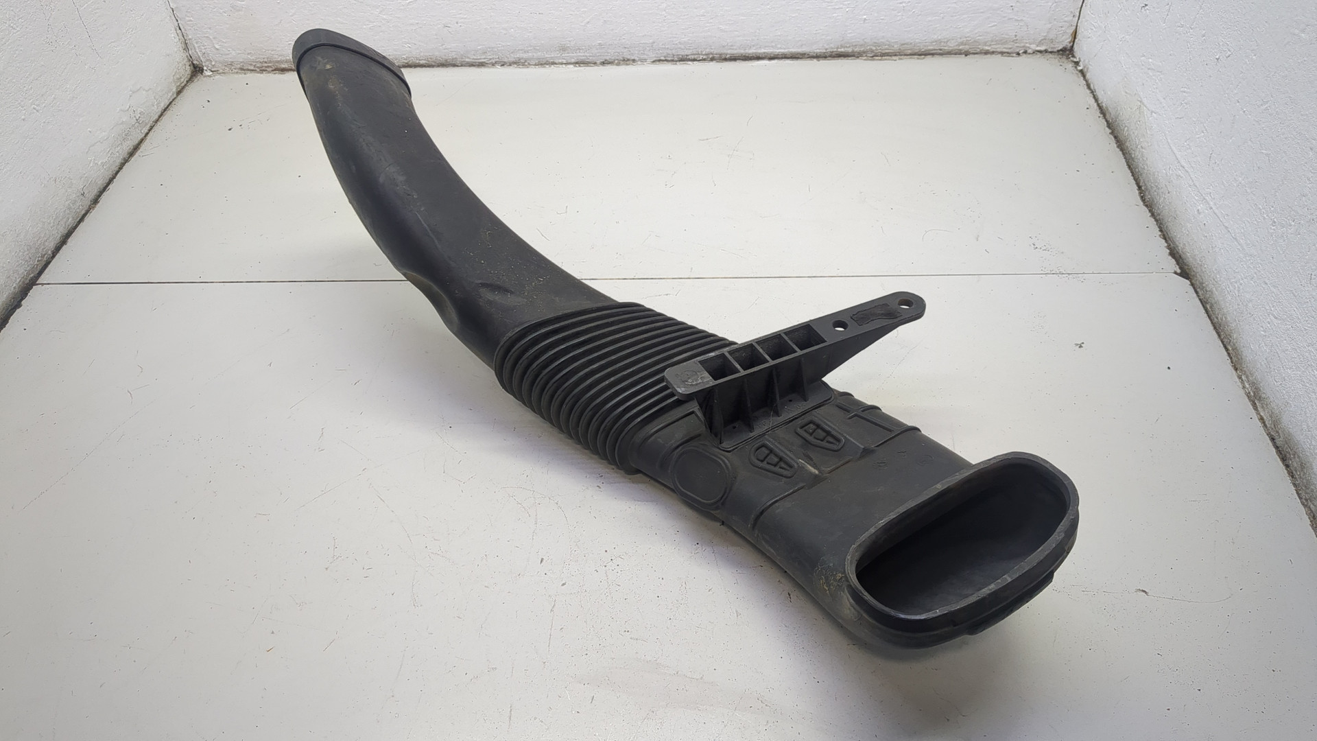 Патрубок воздушного фильтра