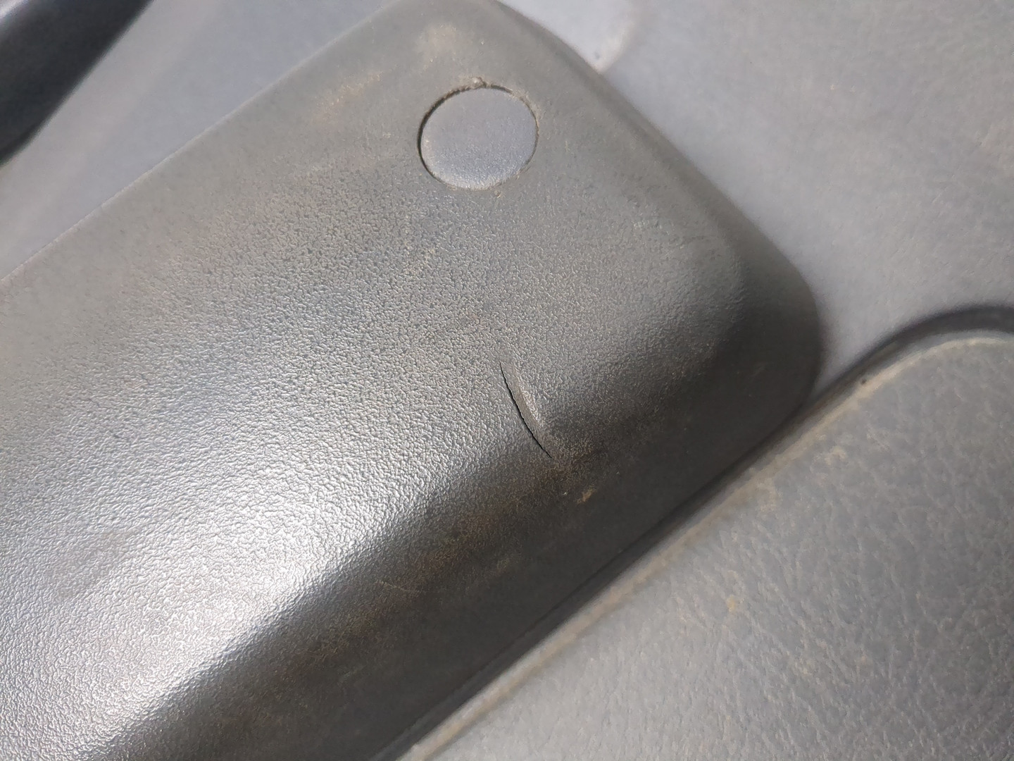 Обшивка двери передней правой