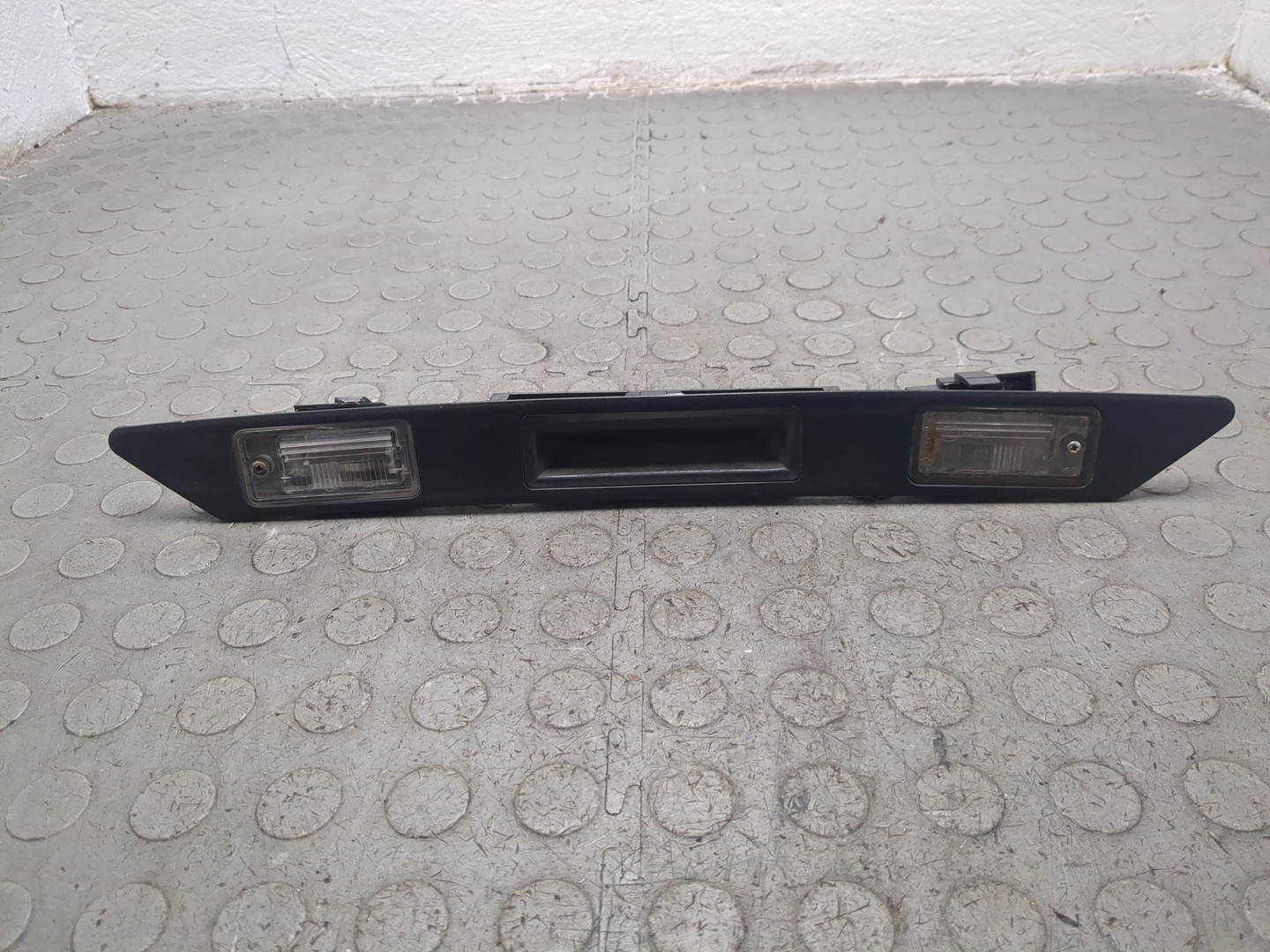 Фонарь подсветки номера