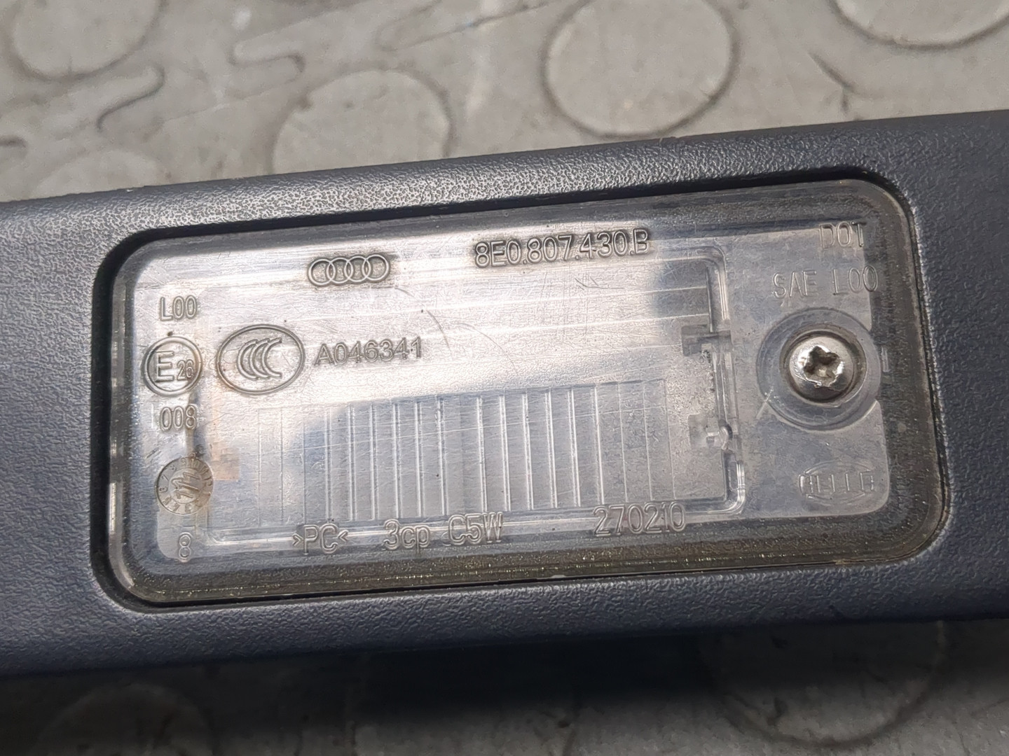 Фонарь подсветки номера